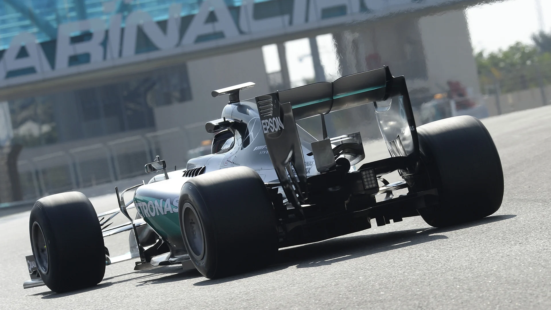 ABU DHABI 2017 TYRE TEST