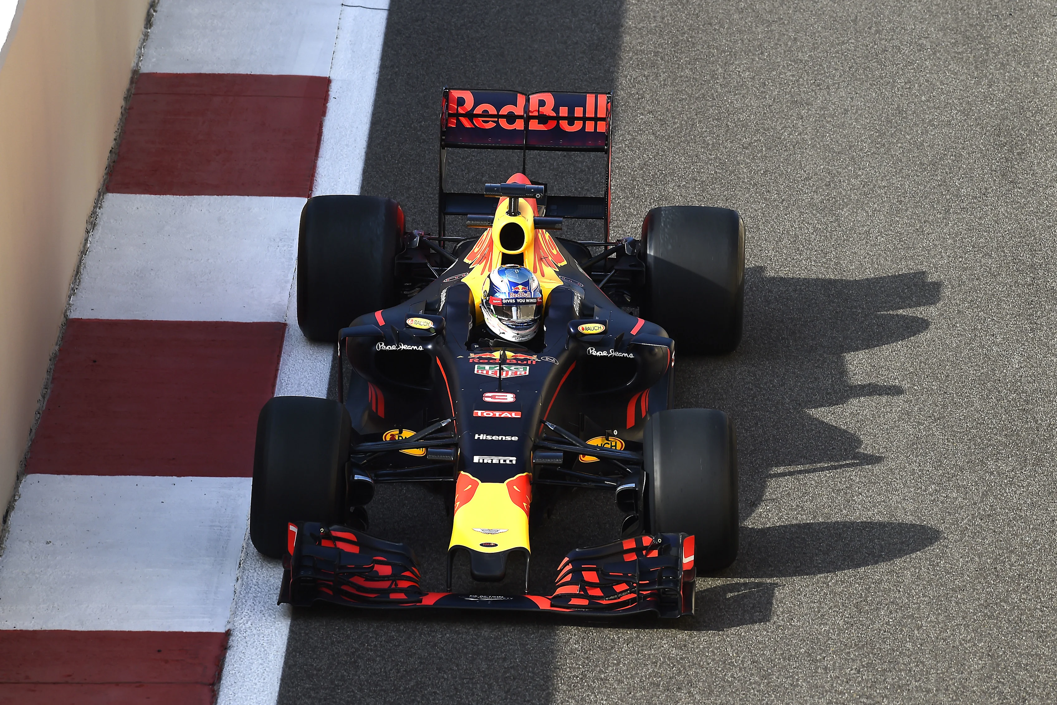 ABU DHABI 2017 TYRE TEST