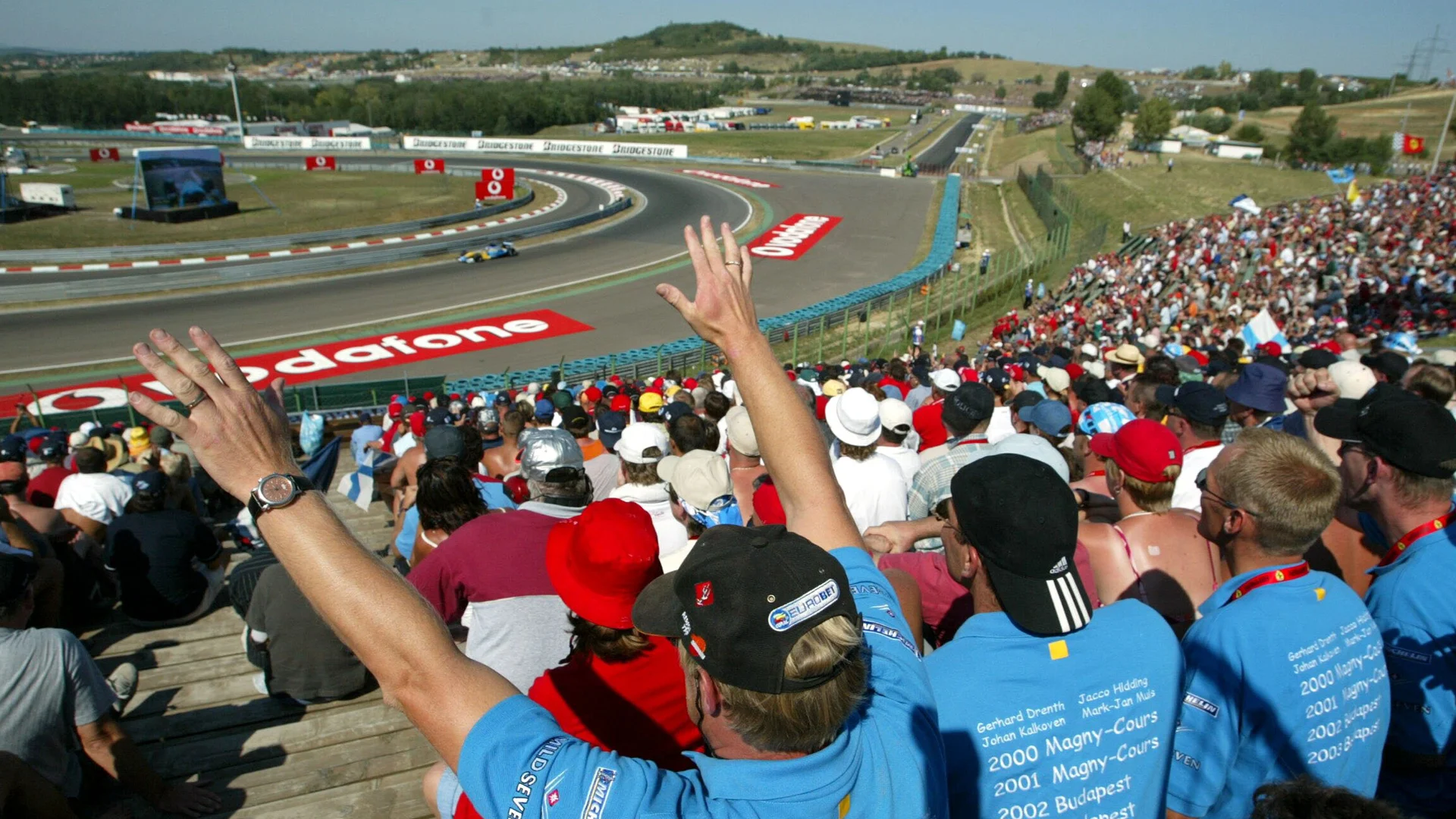 Fans of Fernando Alonso (ESP) Renault celebrate his pole position. Formula One World Championship,