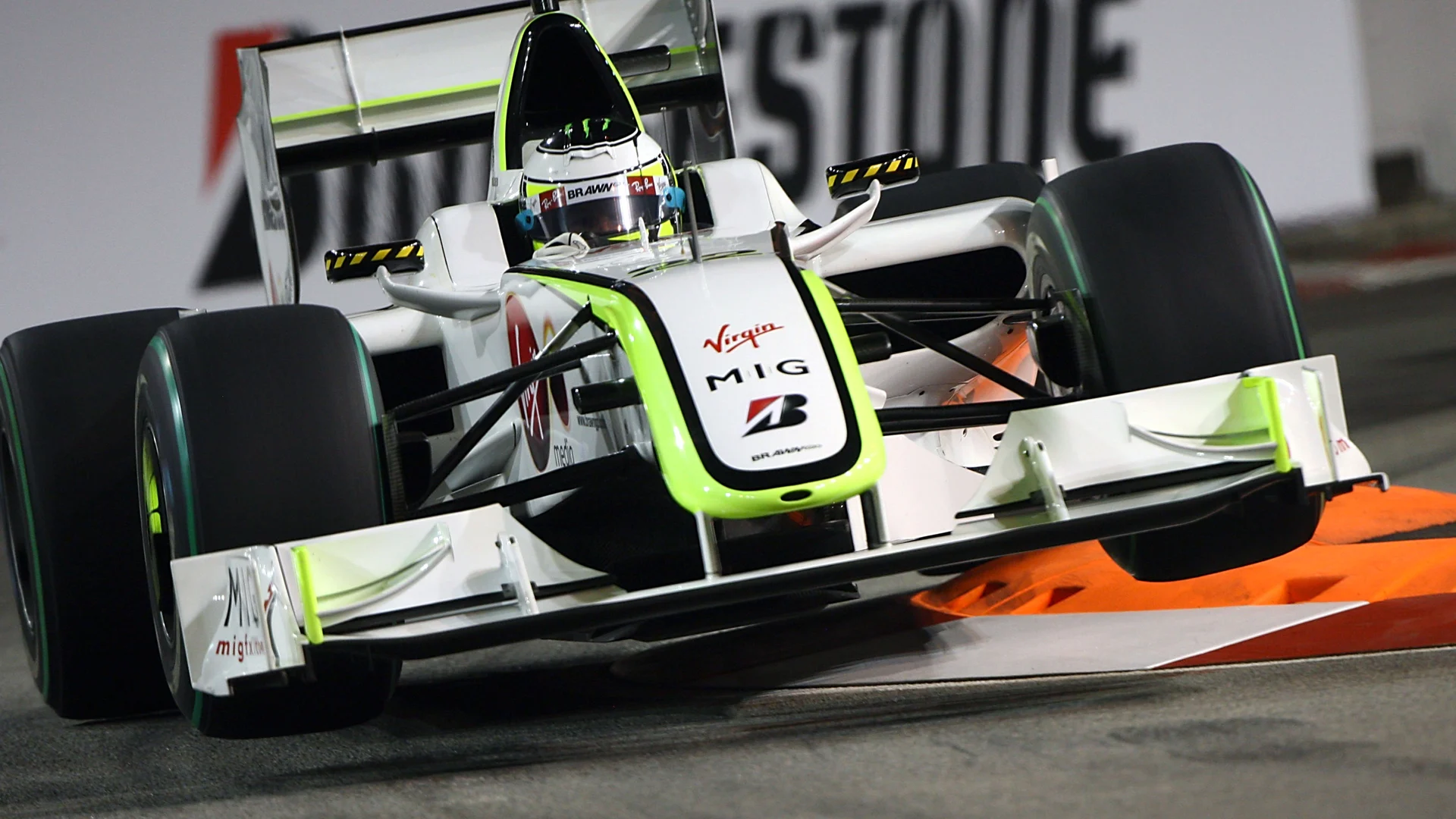 Jenson Button (GBR) Brawn Grand Prix BGP 001. Formula One World Championship, Rd 14, Singapore
