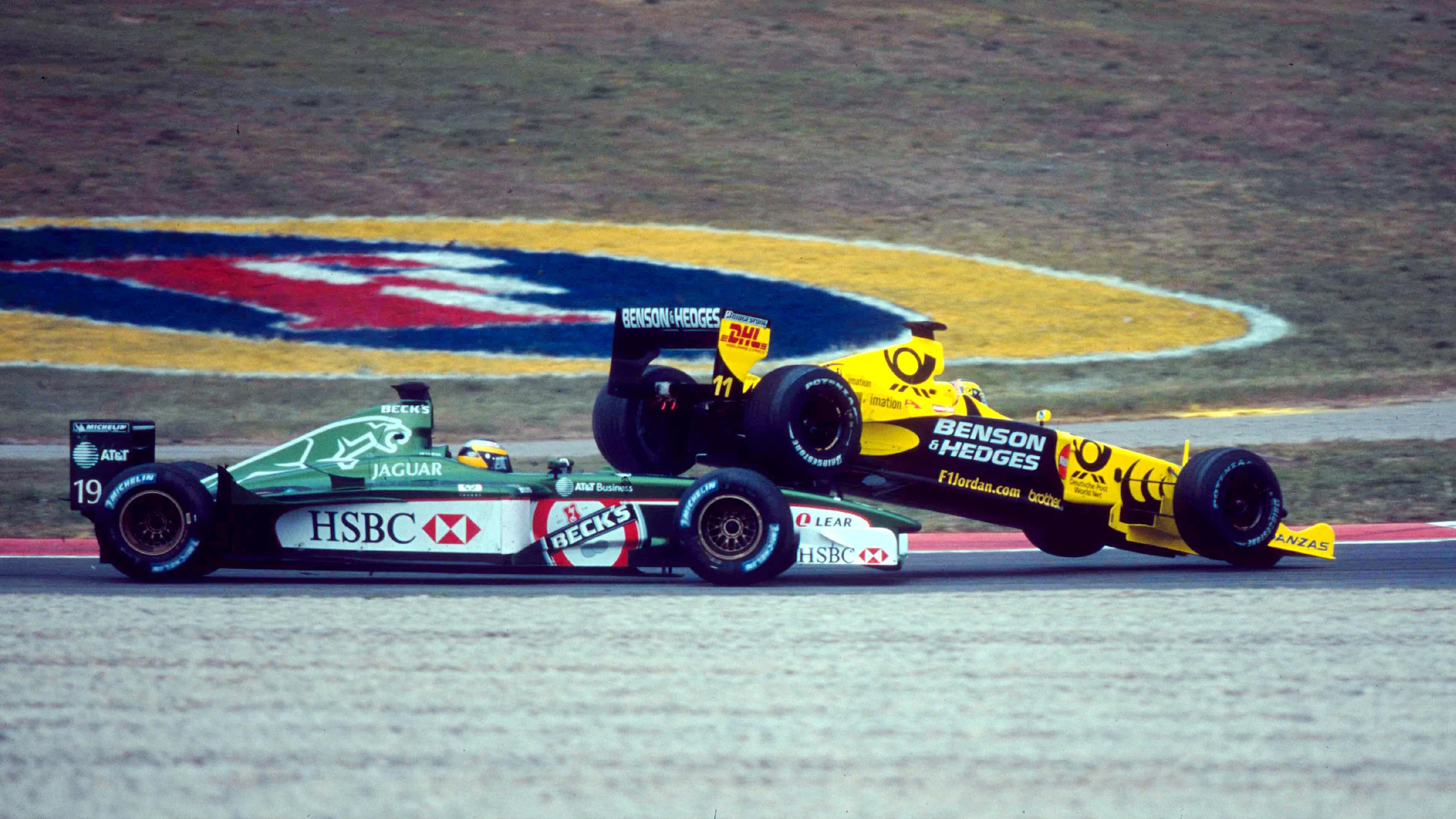 Pedro de la Rosa (ESP) Jaguar Cosworth R2 rear ends Heinz-Harald Frentzen(D) Jordan Honda EJ11 out