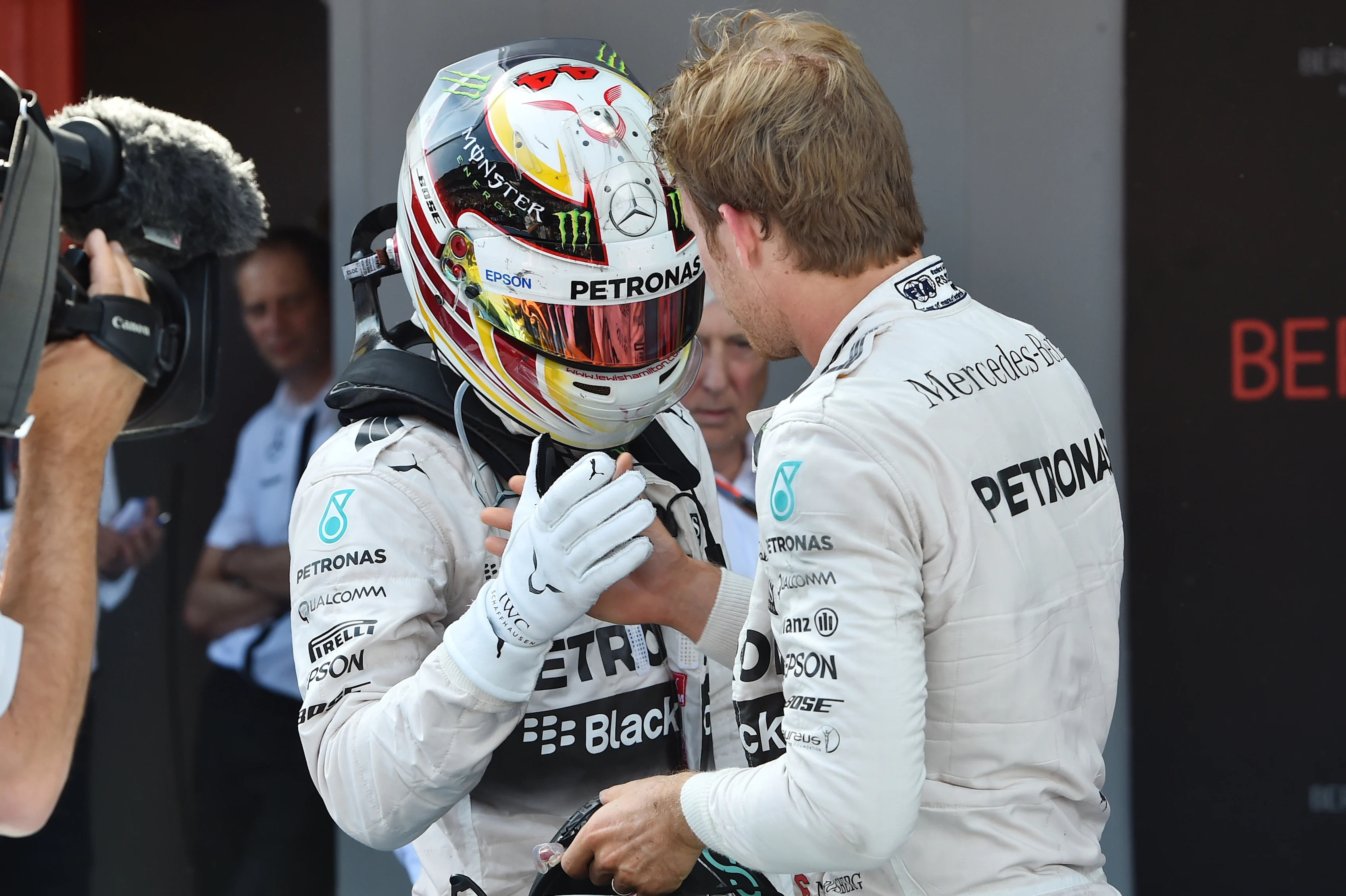 Lewis Hamilton (GBR) Mercedes AMG F1 congratulates Nico Rosberg (GER) Mercedes AMG F1 on his