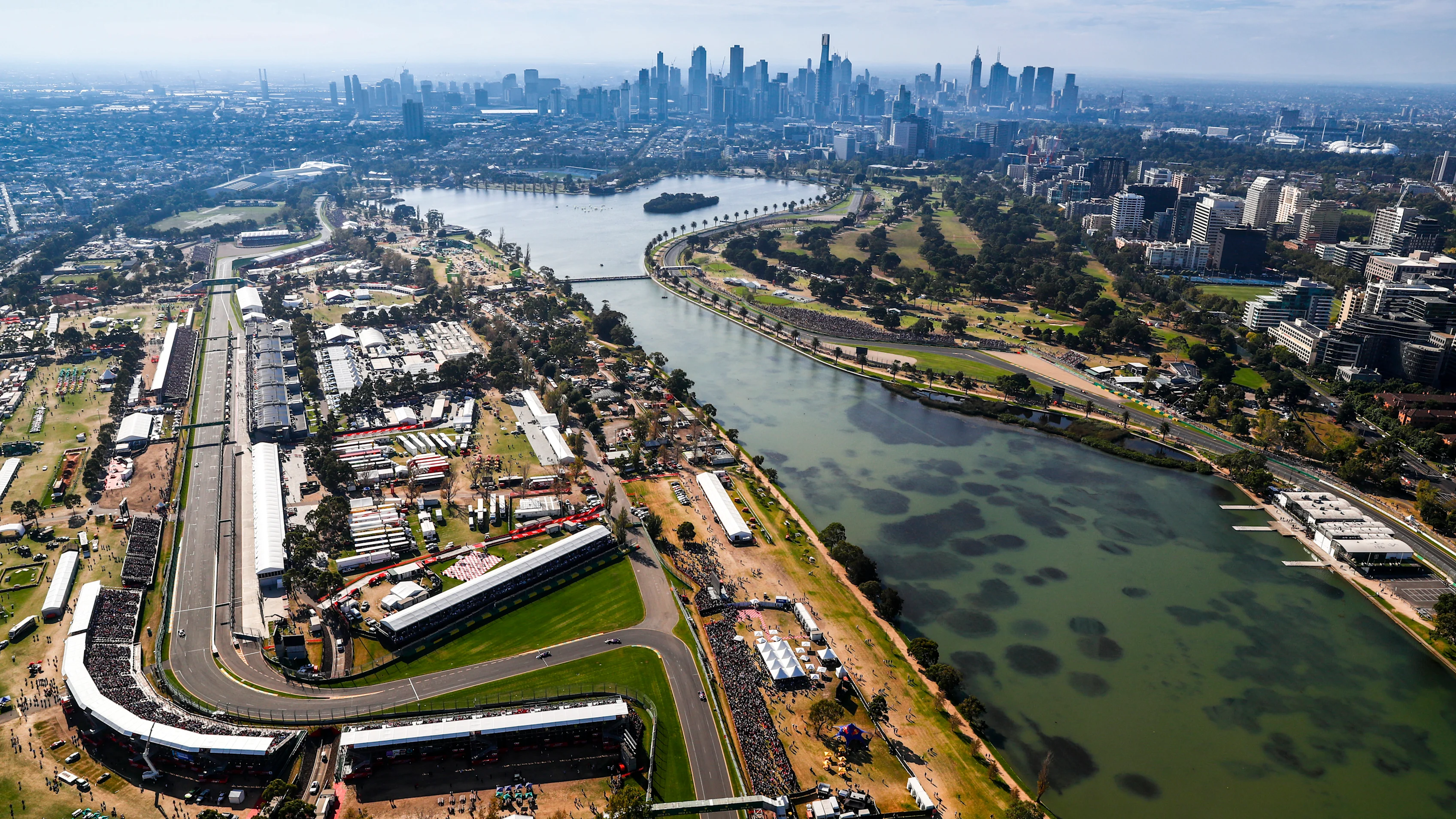Albert Park, Melbourne, Australia.
Sunday 26 March 2017.
The drivers on the parade lap as seen from