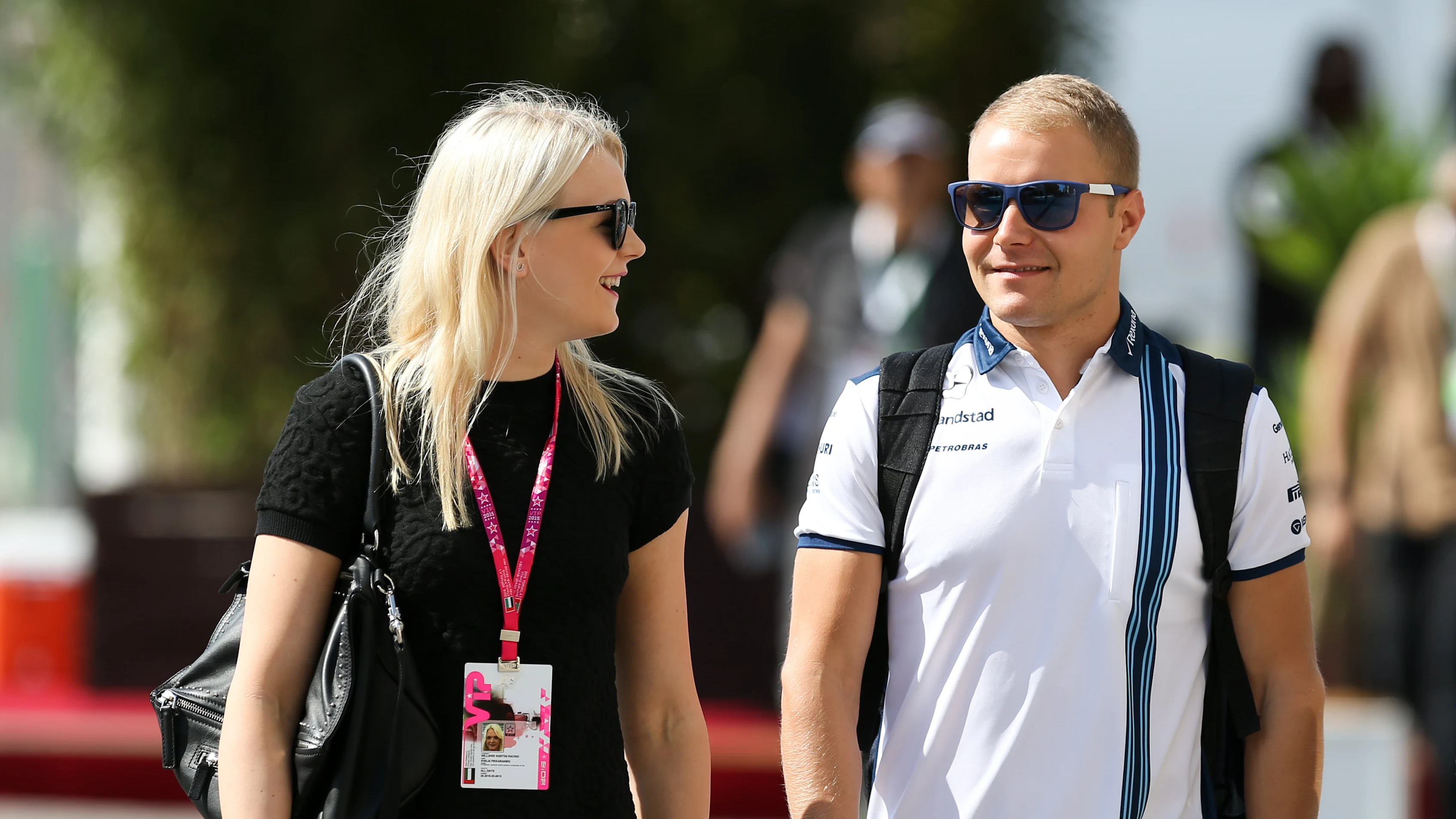 www.sutton-images.com

Valtteri Bottas (FIN) Williams and his girlfriend Emilia Pikkarainen (FIN)
