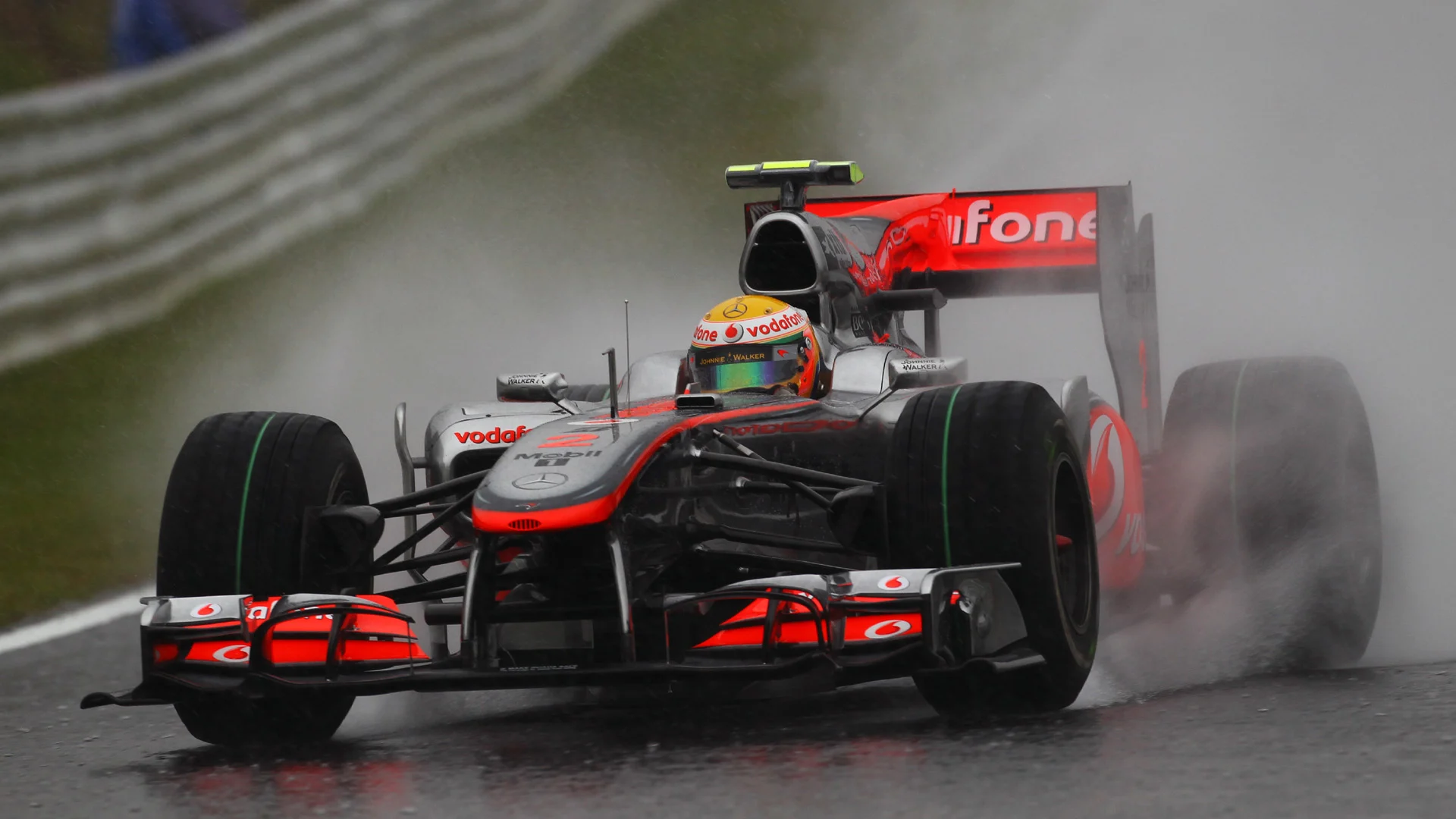 Lewis Hamilton (GBR) McLaren MP4/25.
Formula One World Championship, Rd 16, Japanese Grand Prix,