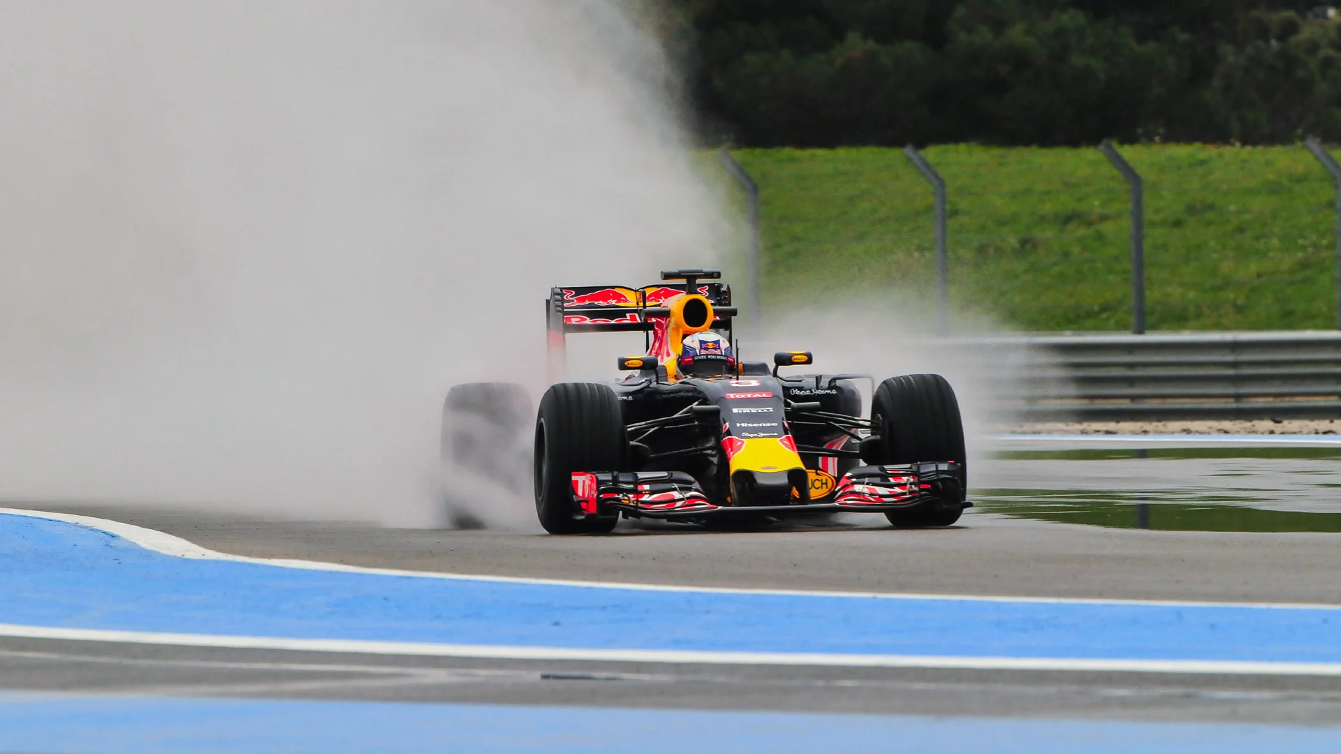 Daniel Ricciardo (AUS) Red Bull Racing RB11 at Pirelli Formula One Wet Test, Day One, Paul Ricard,