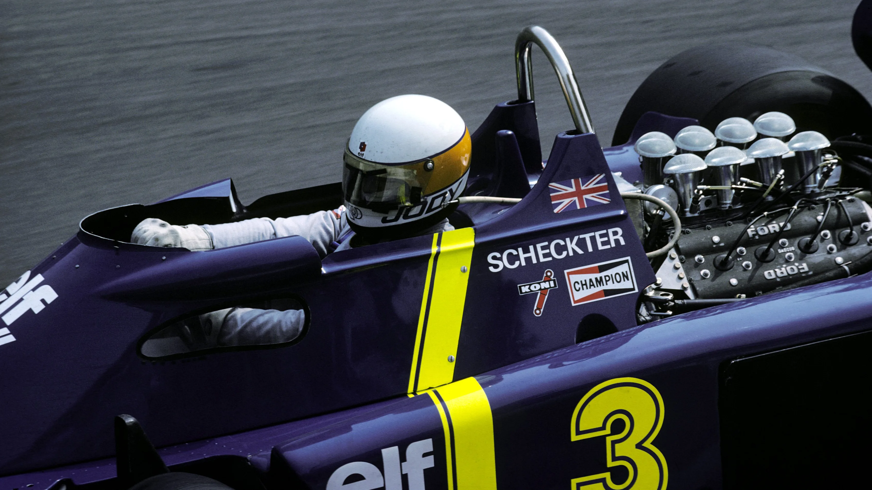 Jody Scheckter shows of the porthole on the side of the P34. Monaco Grand Prix, 30 May 1976. © Sutton Motorsport Images
