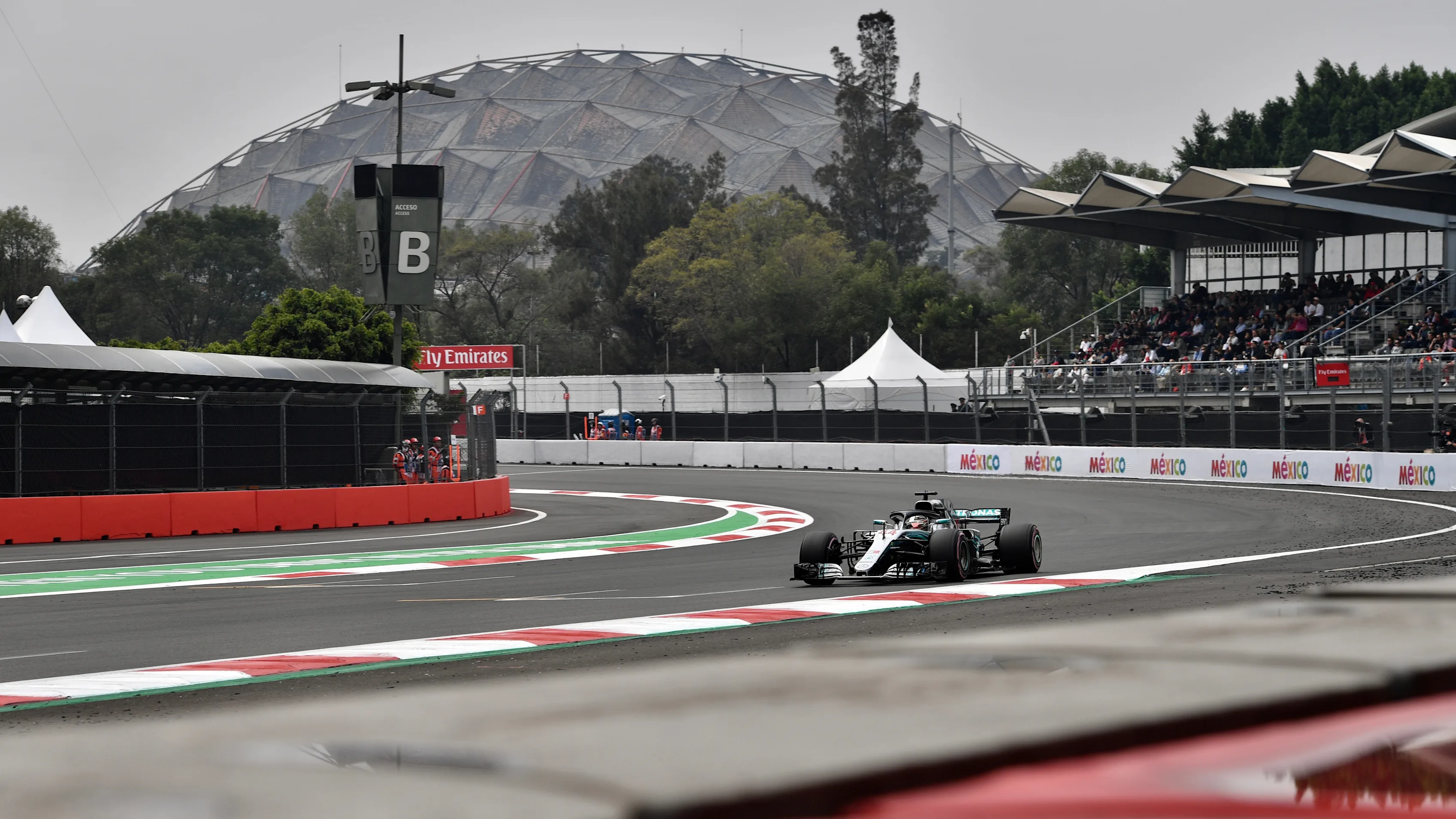 AUTODROMO HERMANOS RODRIGUEZ, MEXICO - OCTOBER 27: Lewis Hamilton, Mercedes-AMG F1 W09 EQ Power+