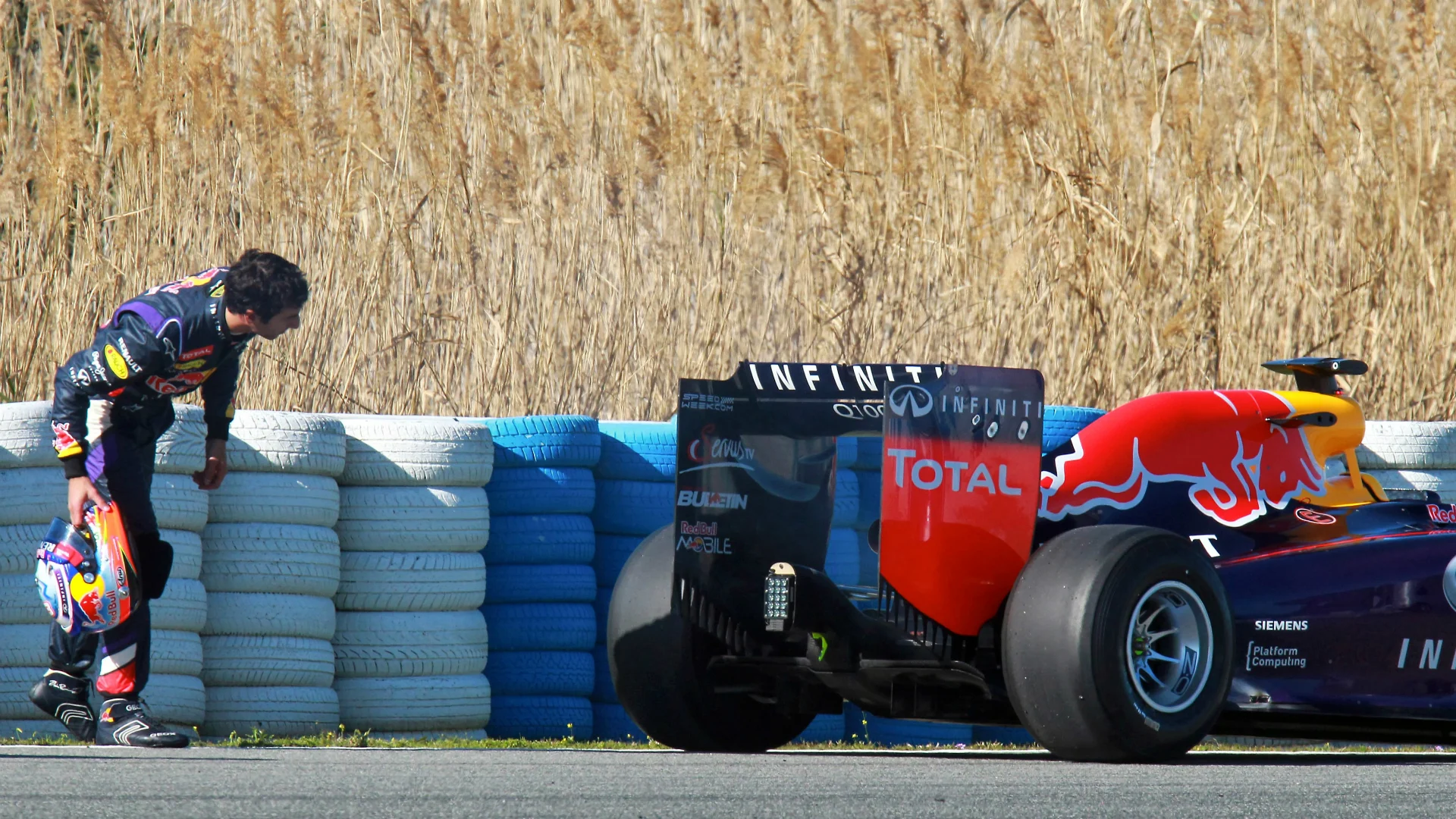 Daniel Ricciardo AUS Red Bull Racing RB10 stopped out on track Formula One Testing Jerez Spain Day