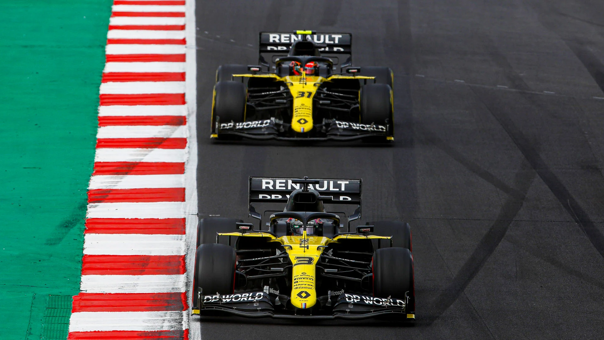 Daniel Ricciardo, Renault R.S.20, leads Esteban Ocon, Renault