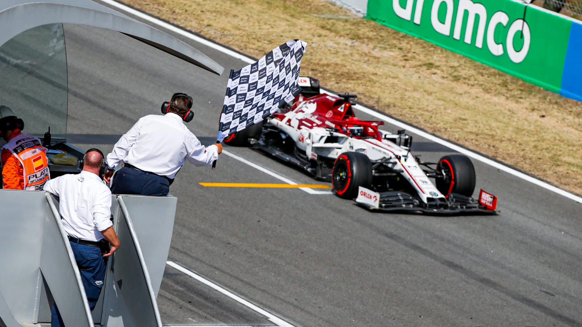 RAIKKONEN Kimi (fin), Alfa Romeo Racing ORLEN C39, action checkered flag during the Formula 1 Aramco Gran Premio De Espana 2020, Spanish Grand Prix, from August 14 to 16, 2020 on the Circuit de Barcelona-Catalunya, in Montmelo, near Barcelona, Spain - Photo Florent Gooden / DPPI