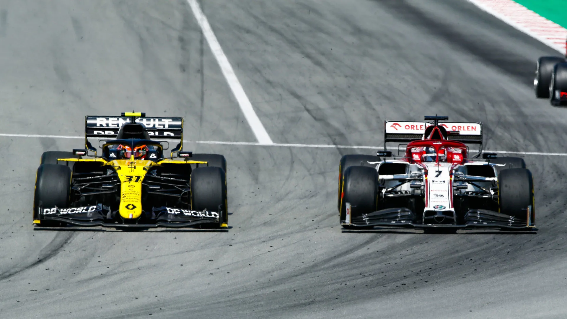 31 OCON Esteban (fra), Renault F1 Team RS20, 07 RAIKKONEN Kimi (fin), Alfa Romeo Racing C39, action