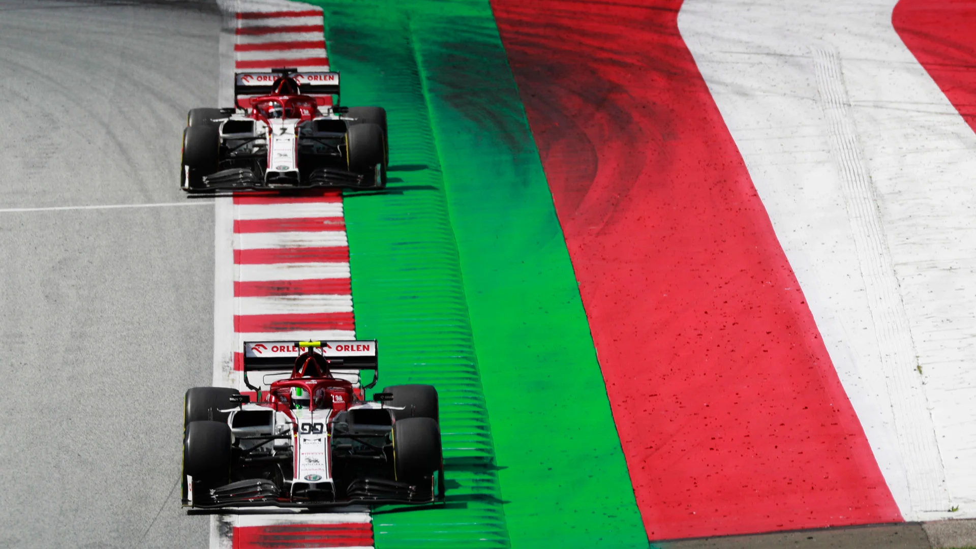Antonio Giovinazzi, Alfa Romeo Racing C39, leads Kimi Raikkonen, Alfa Romeo Racing
