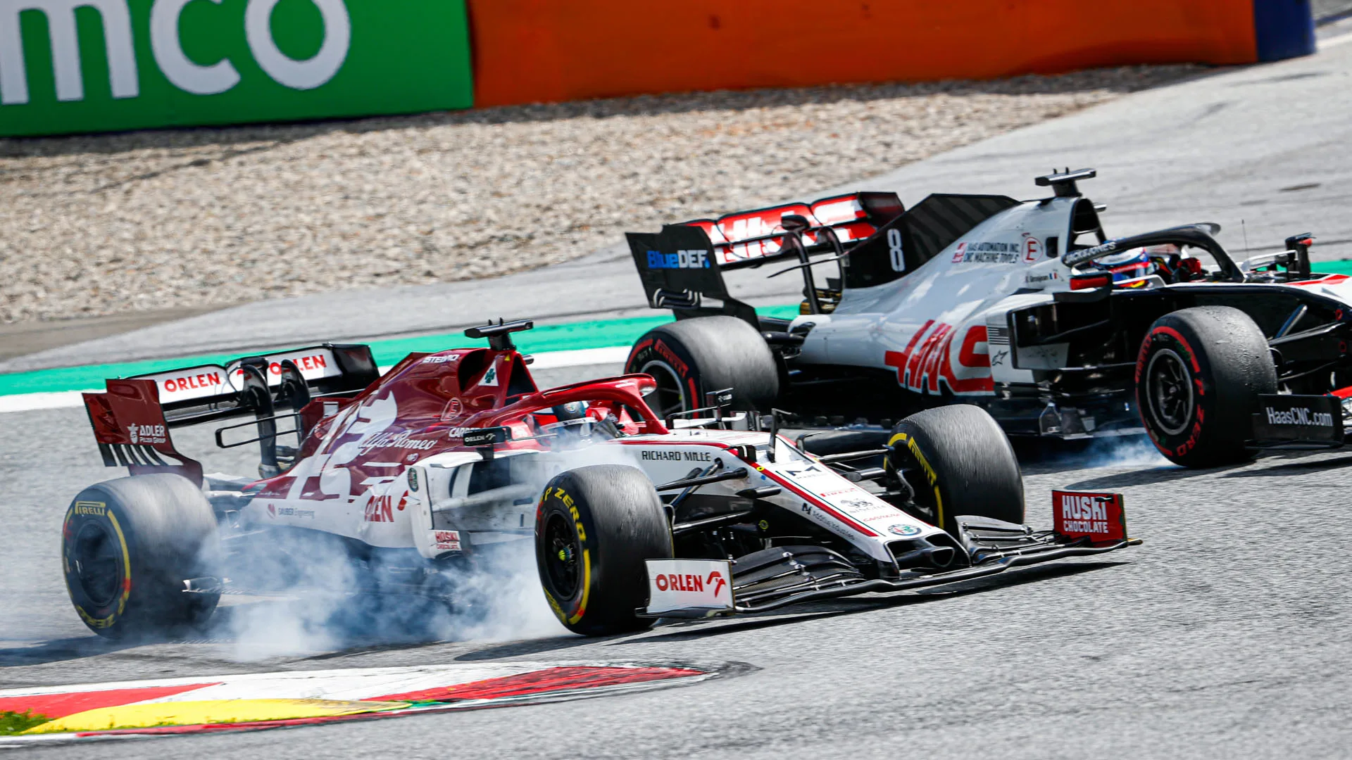 07 RAIKKONEN Kimi (fin), Alfa Romeo Racing C39 overtakes GROSJEAN Romain (fra), Haas F1 Team VF-20