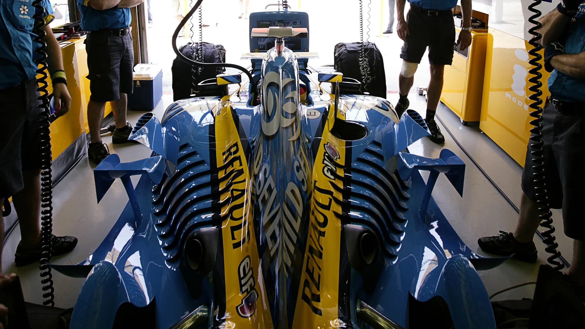 Fernando Alonso, Renault R25, Grand Prix of Malaysia, Sepang International Circuit, 20 March 2005.