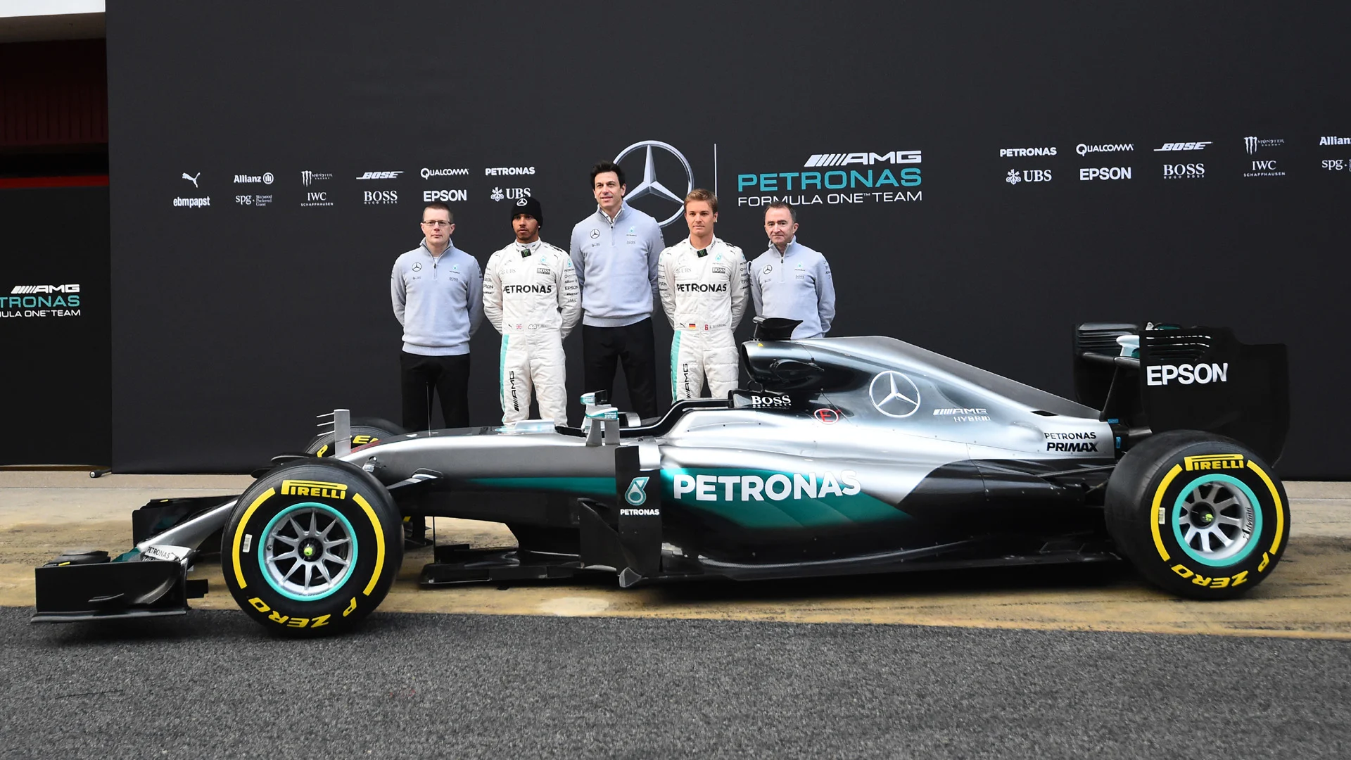 (L to R): Andy Cowell, Lewis Hamilton, Toto Wolff, Nico Rosberg and Paddy Lowe with the Mercedes-Benz F1 W07 Hybrid at Formula One Testing, Barcelona, Spain, Monday 22 February 2016. © Sutton Motorsport Images