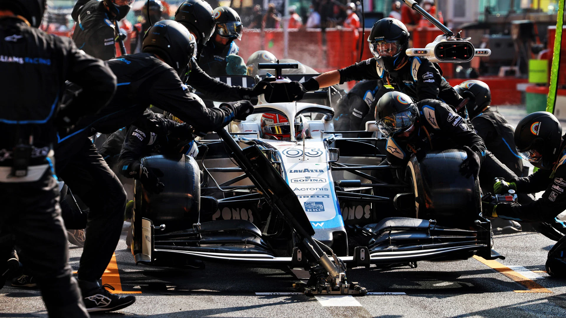 George Russell (GBR) Williams Racing FW43 makes a pit stop.
Tuscan Grand Prix, Sunday 13th