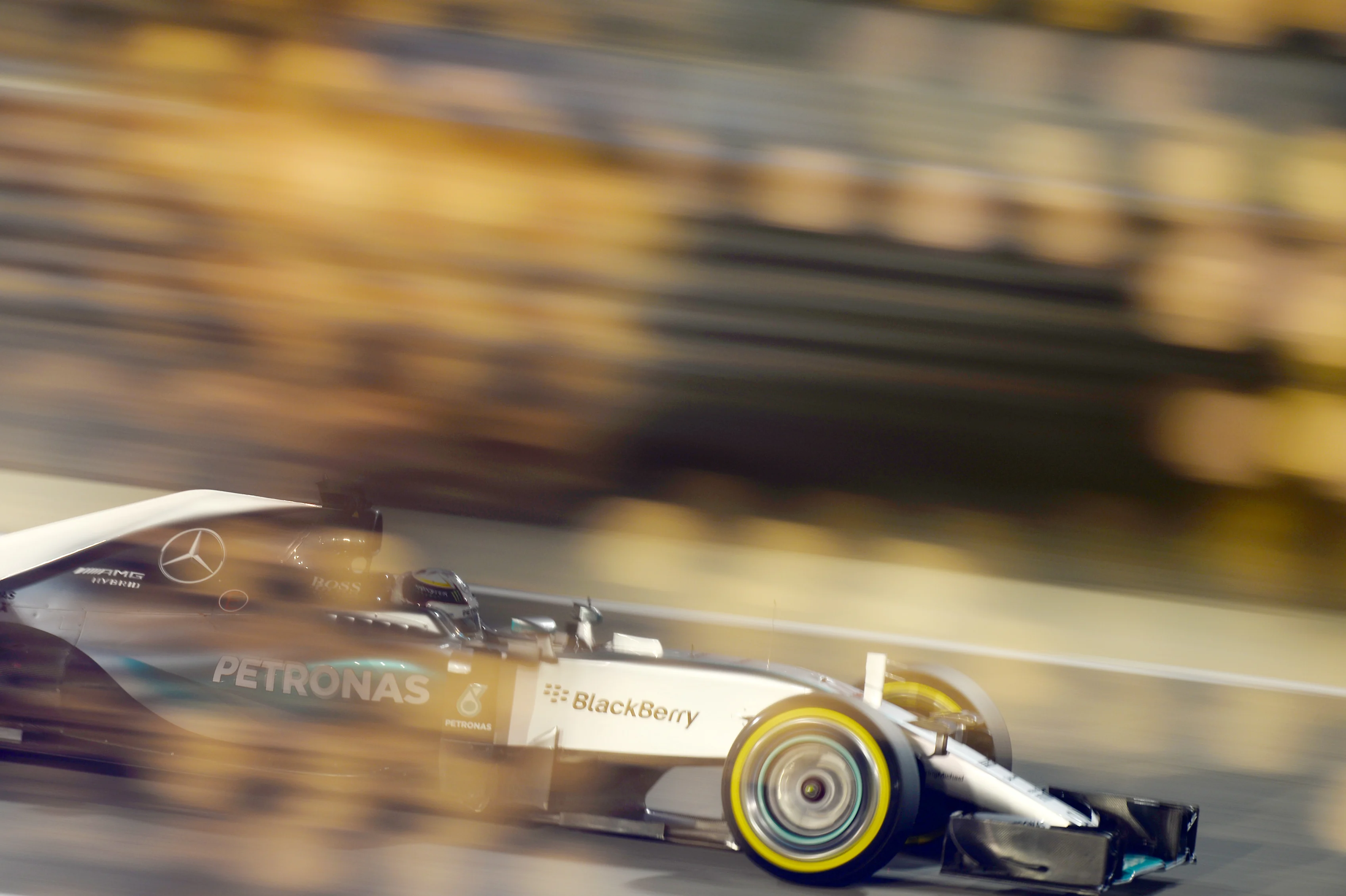 Lewis Hamilton (GBR) Mercedes AMG F1 W06 at Formula One World Championship, Rd4, Bahrain Grand Prix