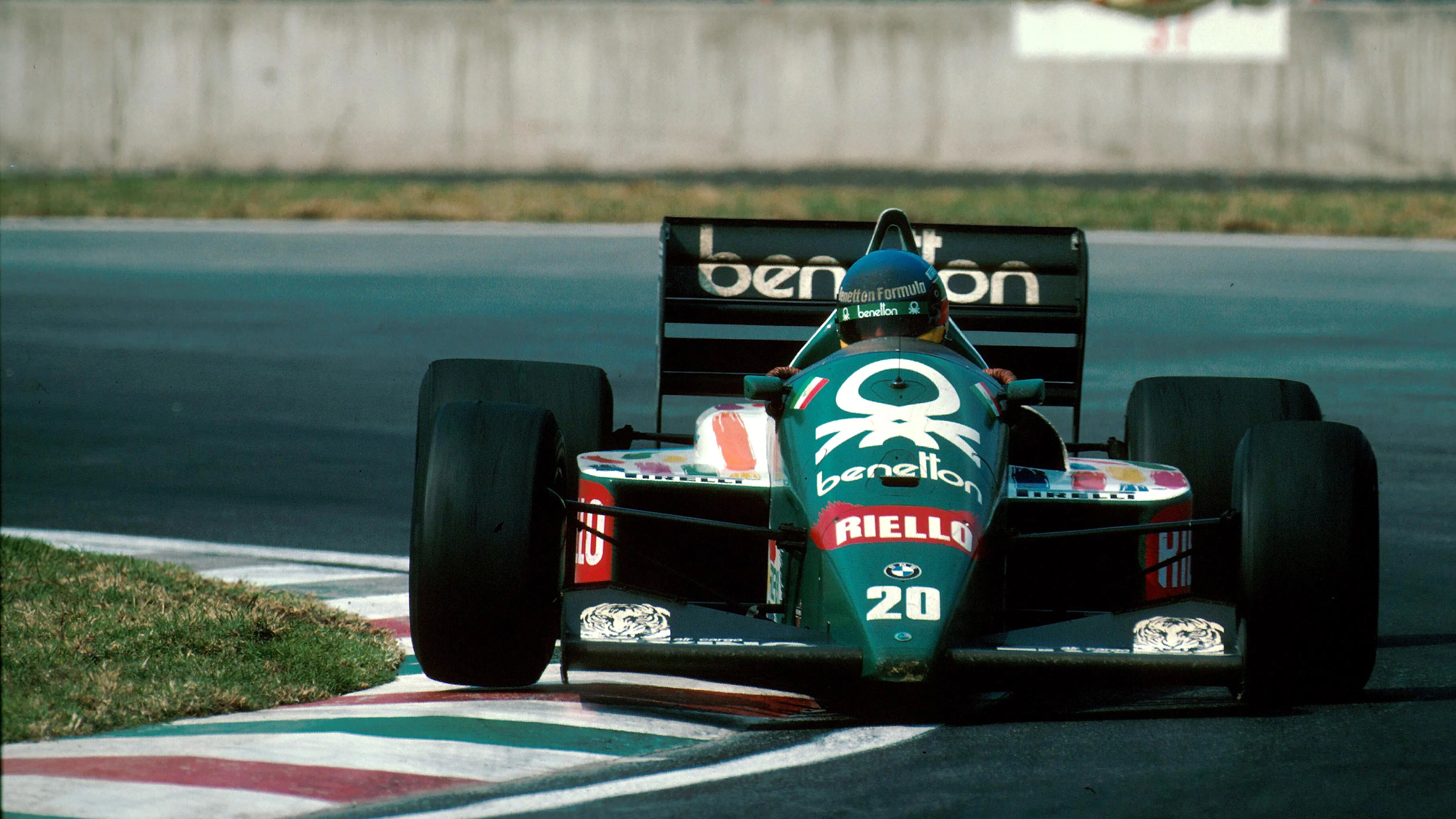 Winner Gerhard Berger (AUS) Benetton B186 Mexican Grand Prix, Mexico City, 12 October 1986