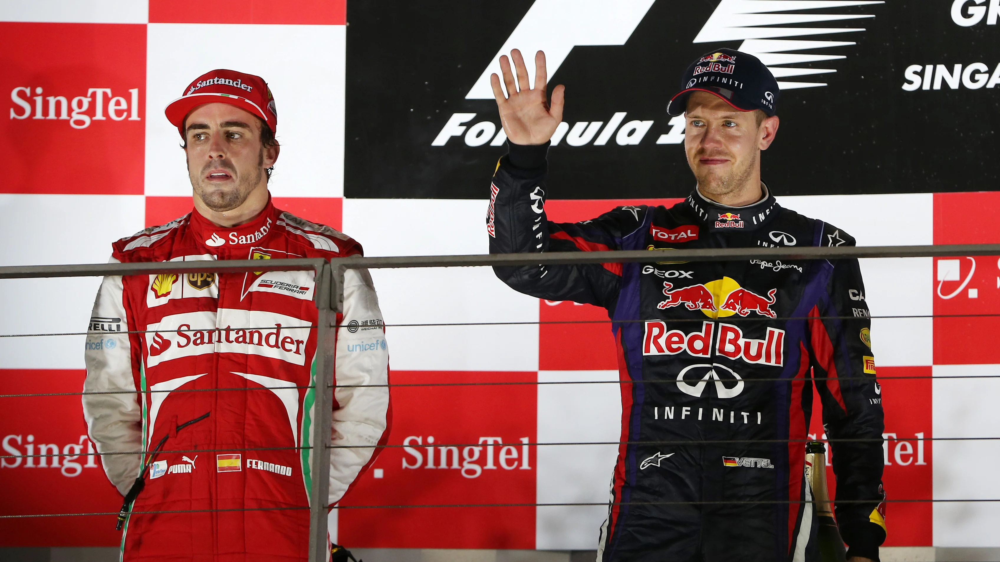 Fernando Alonso (ESP) Ferrari F138 and Sebastian Vettel (GER) Red Bull Racing on the