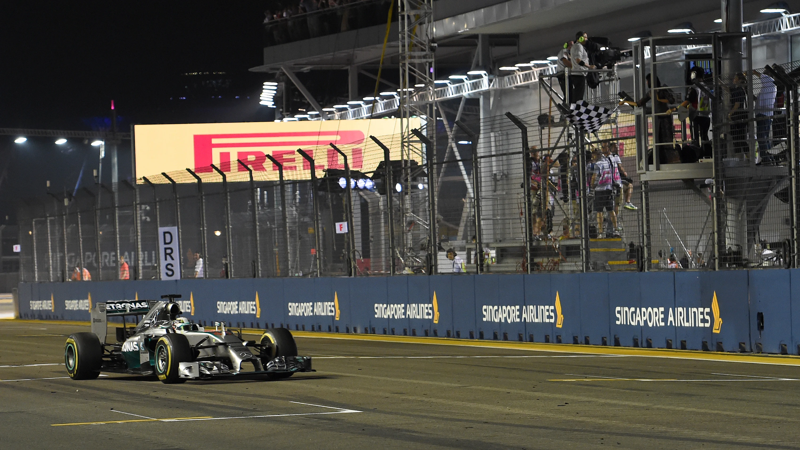 Singapore is the longest dry-weather race on the calendar. The chequered flag hasn't flown before the 1 hour 55 minute mark in any of the previous seven races.  © Sutton Motorsport Images