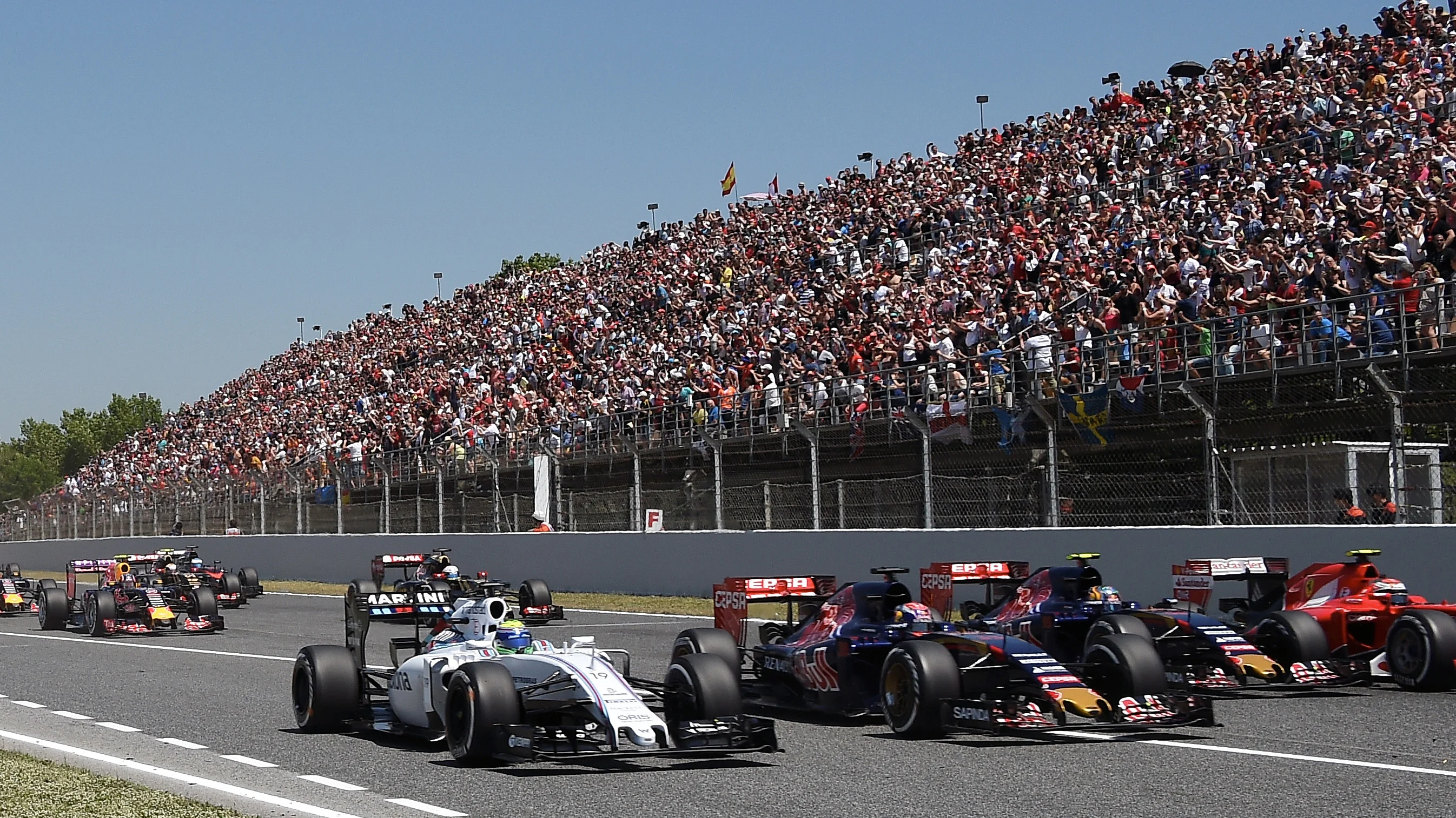 Felipe Massa (BRA) Williams FW37 and Max Verstappen (NDL) Scuderia Toro Rosso STR10 at the start of