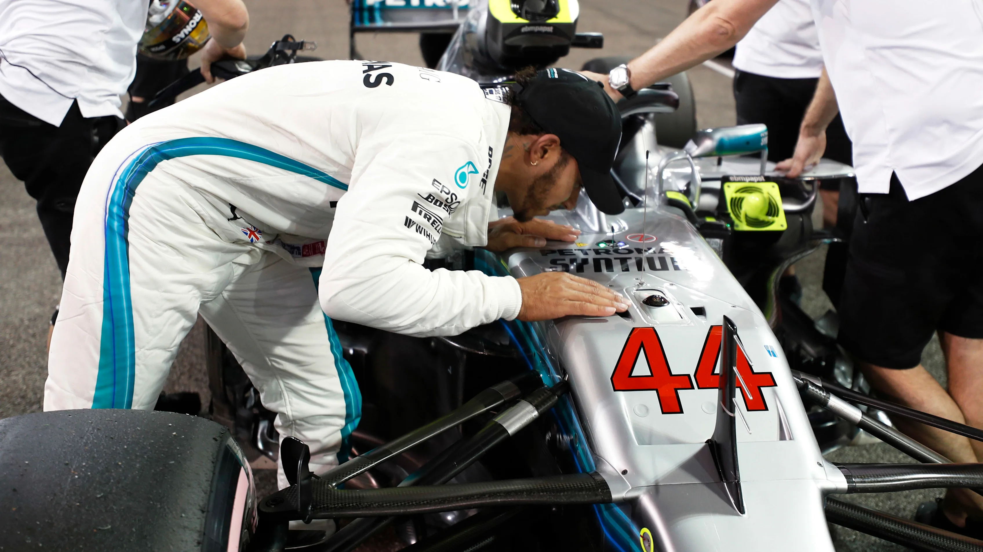 YAS MARINA CIRCUIT, UNITED ARAB EMIRATES - NOVEMBER 24: Lewis Hamilton kisses his Mercedes AMG F1