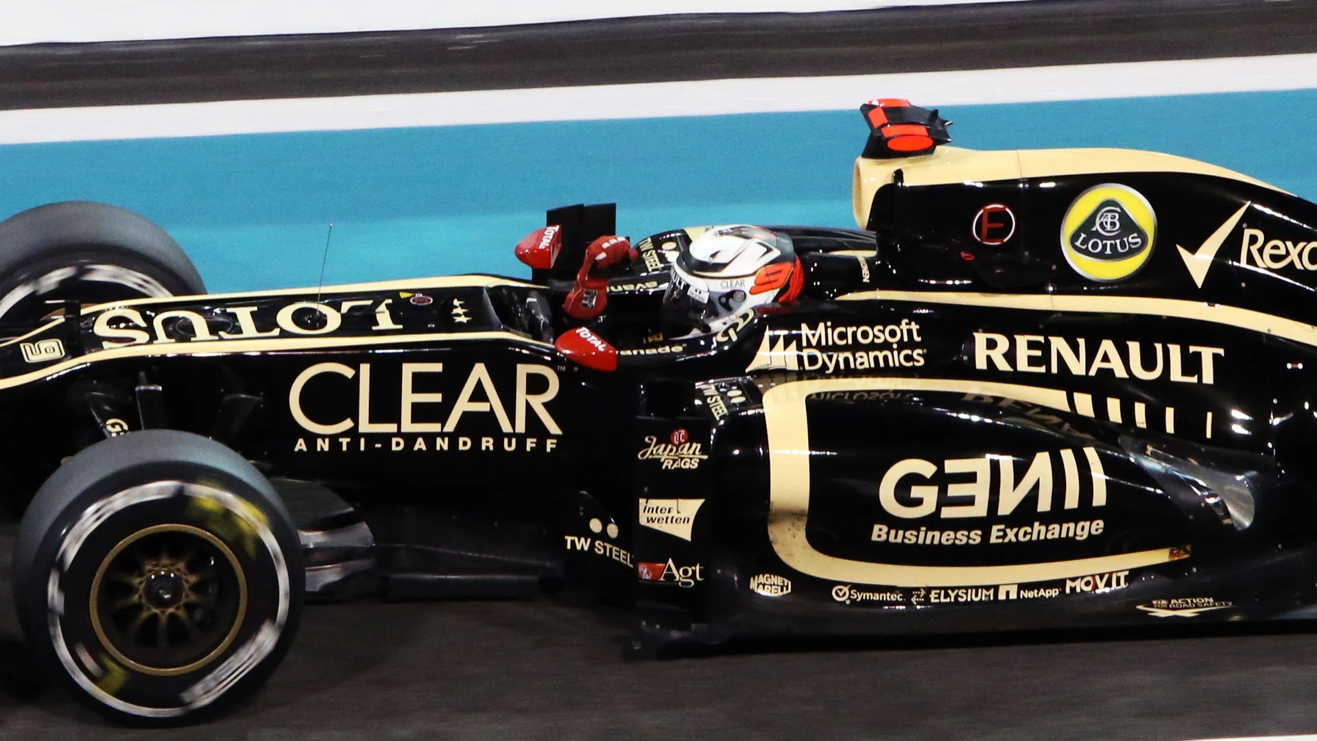 Kimi Raikkonen (FIN) Lotus E20 celebrates at the end of the race. Formula One World Championship,