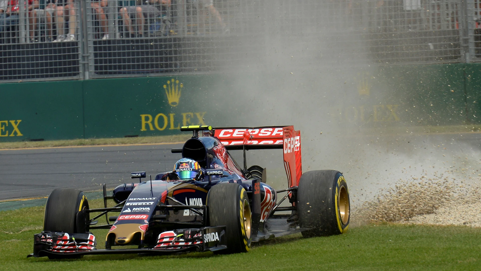 Carlos Sainz jr (ESP) Scuderia Toro Rosso STR10 takes a trip across the gravel at Formula One World