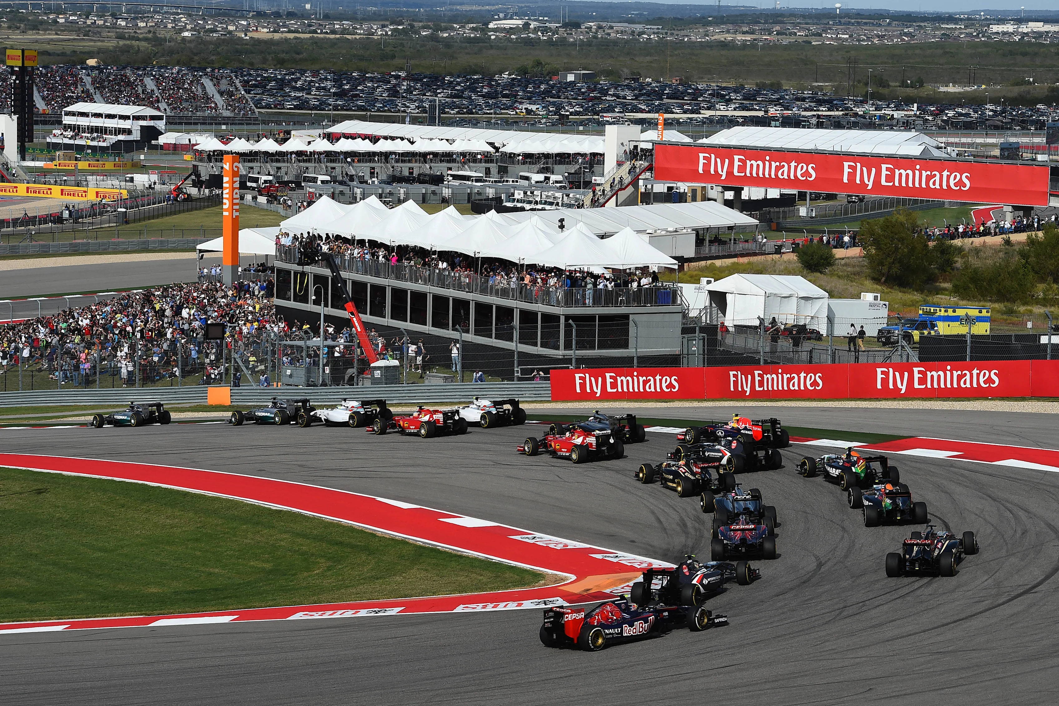 Nico Rosberg (GER) Mercedes AMG F1 W05 leads at the start of the race. Formula One World