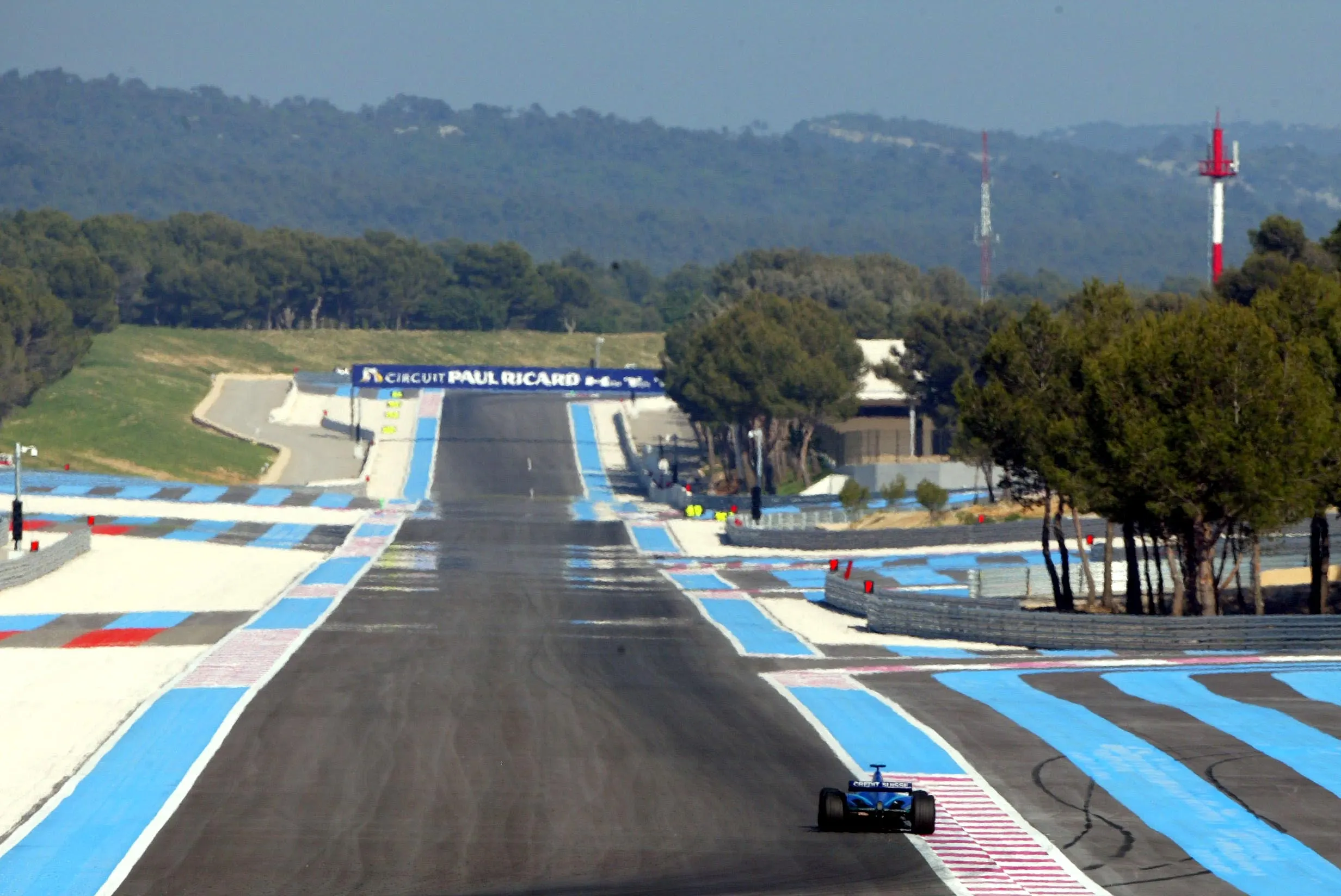 Nick Heidfeld (GER) Sauber Petronas C21 tests at the impressive new facilities at Paul