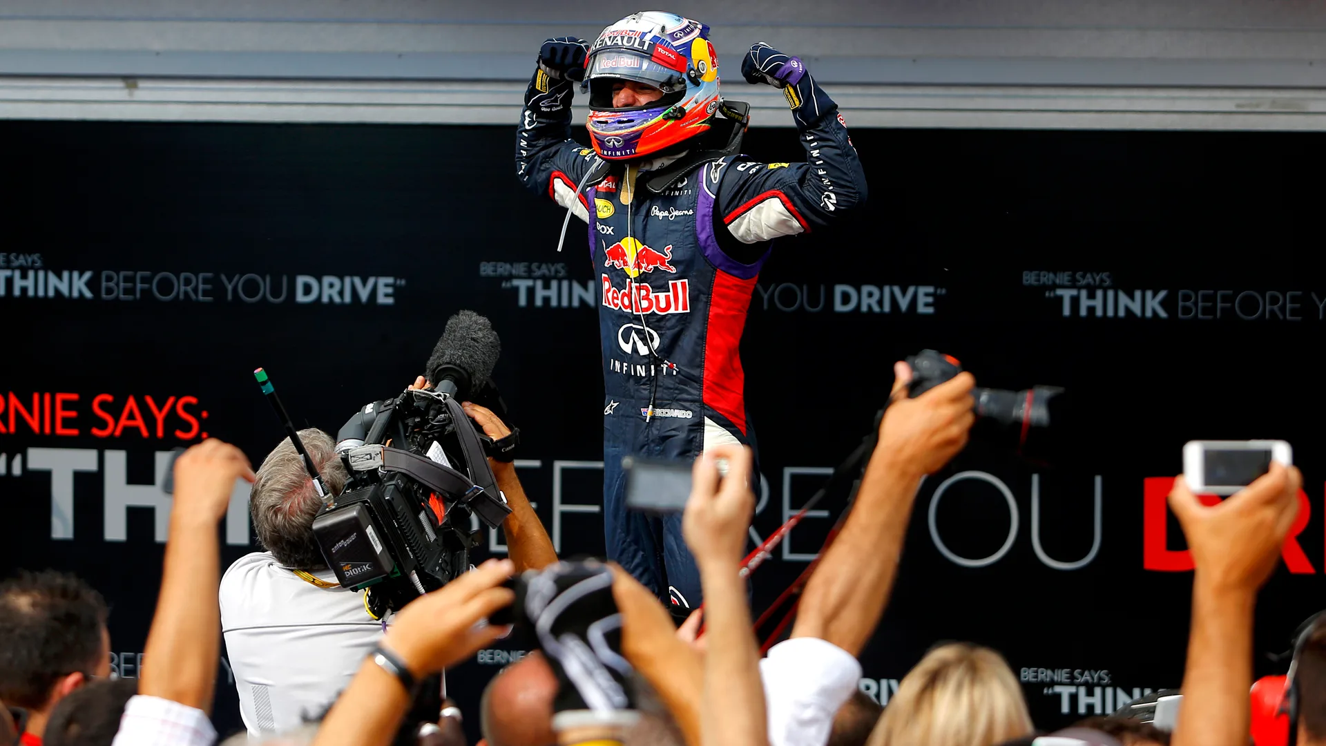Race winner Daniel Ricciardo (AUS) Red Bull Racing celebrates in parc ferme.
Formula One World Championship, Rd11, Hungarian Grand Prix, Race Day, Hungaroring, Hungary. Sunday 27 July 2014.

BEST IMAGE © Sutton Motorsport Images
