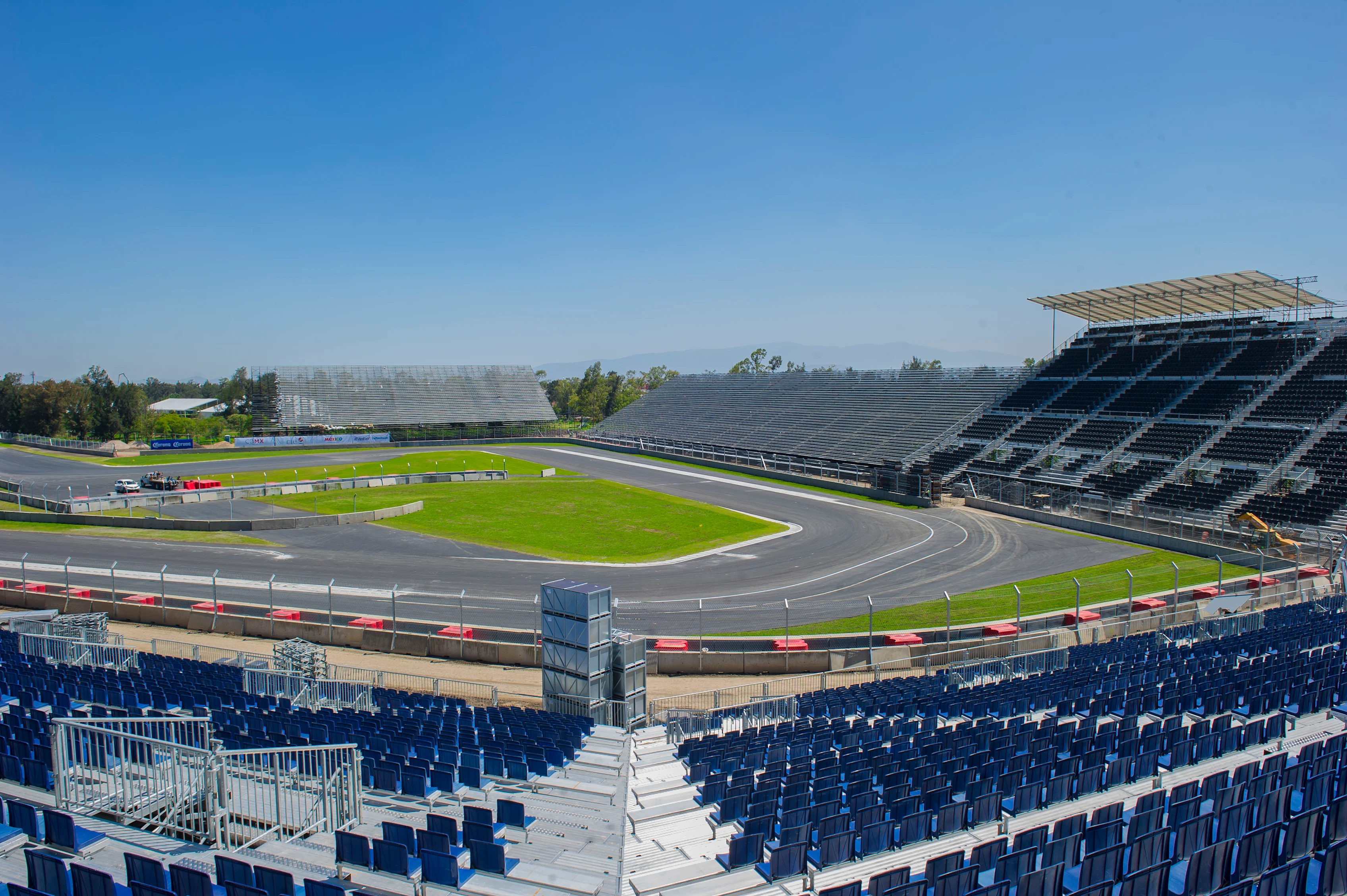 The revamped Autodromo Hermanos Rodriguez © SERGIO BAUTISTA