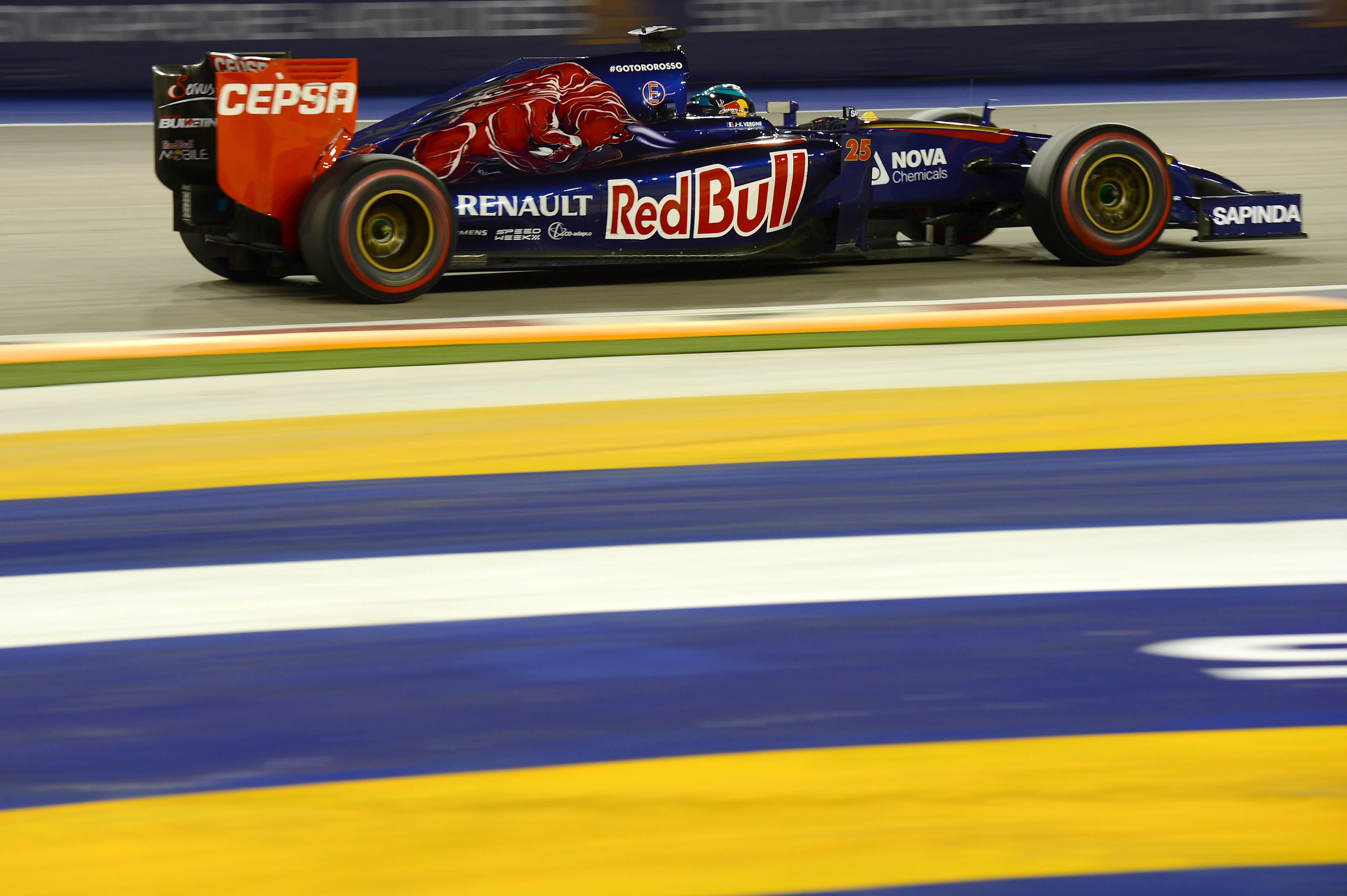 Jean-Eric Vergne (FRA) Scuderia Toro Rosso STR9.
Formula One World Championship, Rd14, Singapore Grand Prix, Marina Bay Street Circuit, Singapore, Practice, Friday 19 September 2014.