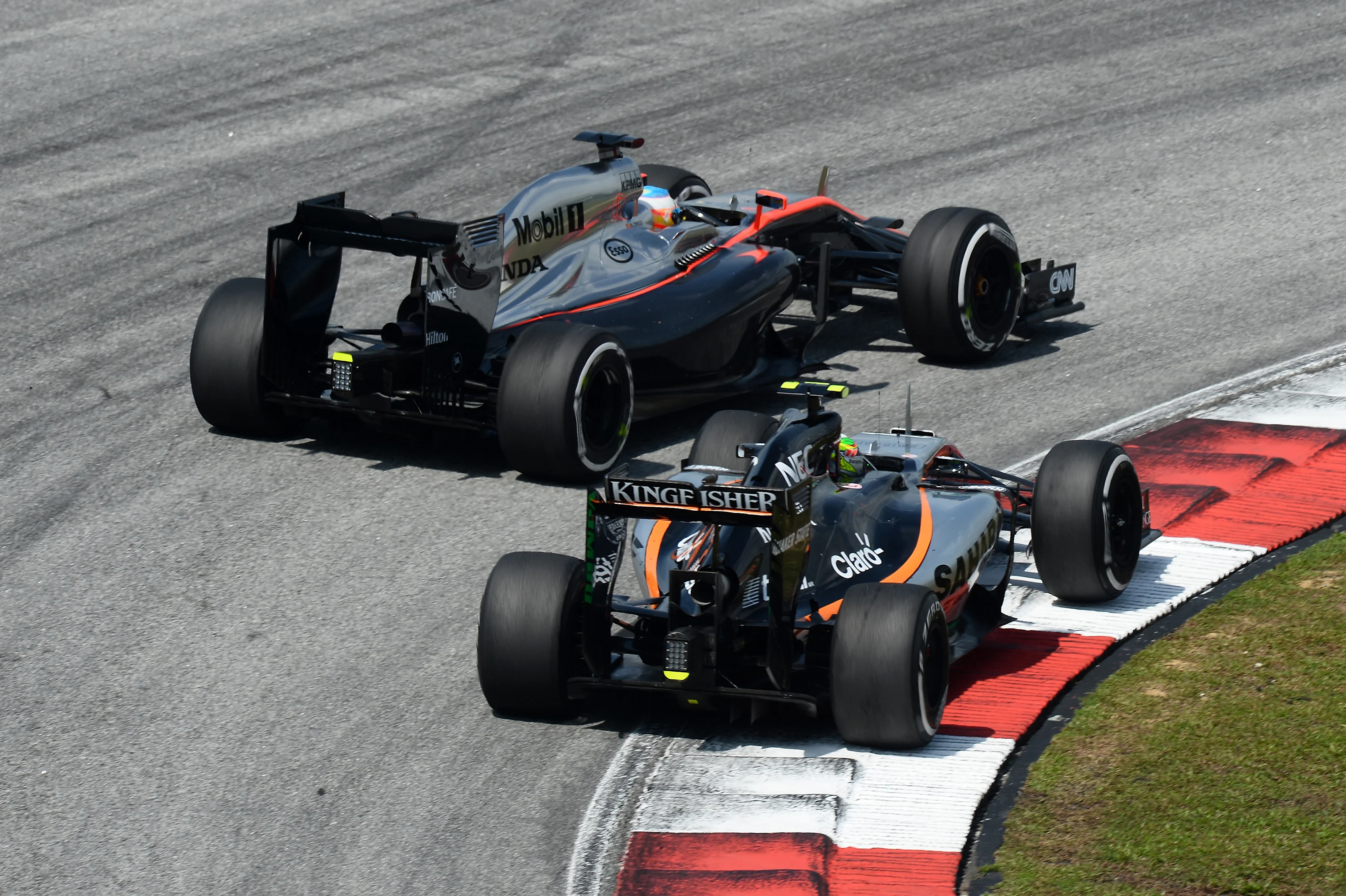 Fernando Alonso (ESP) McLaren MP4-30 and Sergio Perez (MEX) Force India VJM08 bttle at Formula One World Championship, Rd2, Malaysian Grand Prix, Race, Sepang, Malaysia, Sunday 29 March 2015. © Sutton Motorsport Images