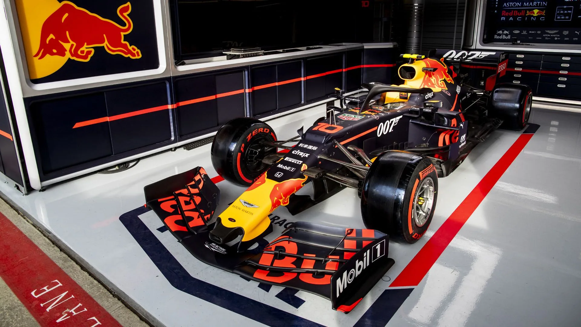 ASTON_MARTIN_RED_BULL_RACING_1-compressor.jpg