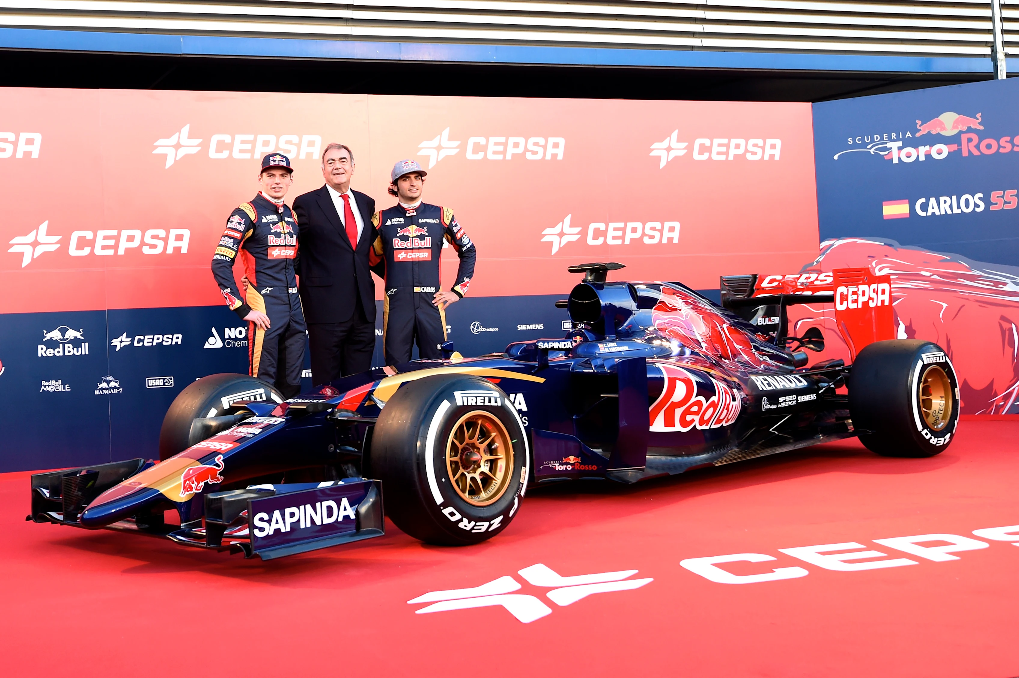 Carlos Sainz jr (ESP) Scuderia Toro Rosso and Max Verstappen (NDL) Scuderia Toro Rosso with the new Scuderia Toro Rosso STR10 at Scuderia Toro Rosso STR10 Launch, Jerez, Spain, 31 January 2015.
