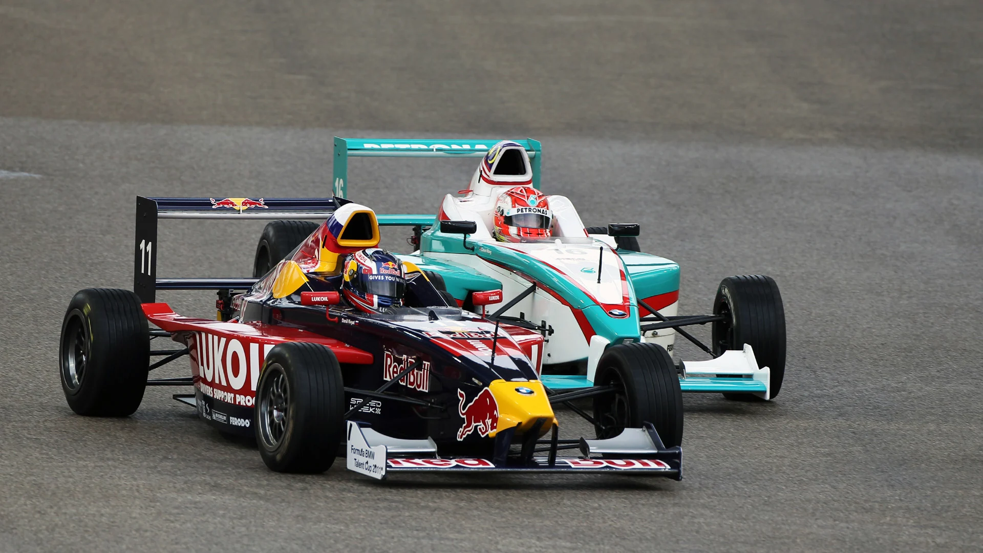 Daniil Kvyat (RUS) Eurointernational battles with Calvin Wong (MAL) Petronas Mofaz