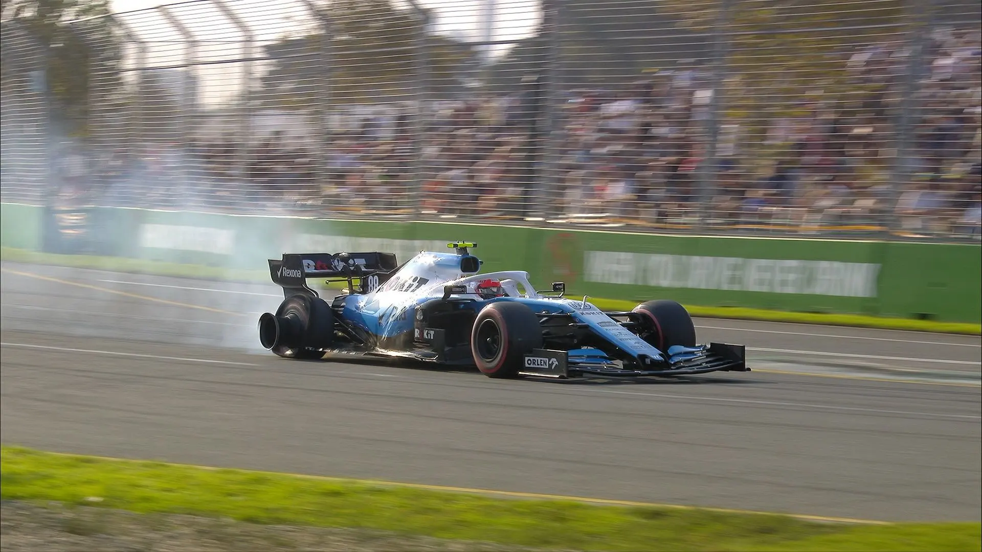 Qualifying: Kubica hits wall and exits Q1 with puncture