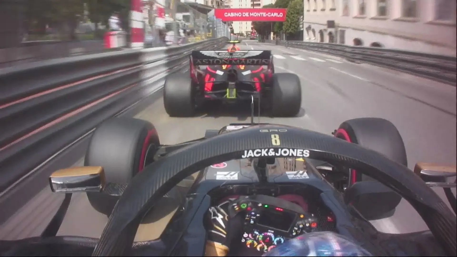 QUALIFYING: Grosjean almost runs into the rear of Gasly