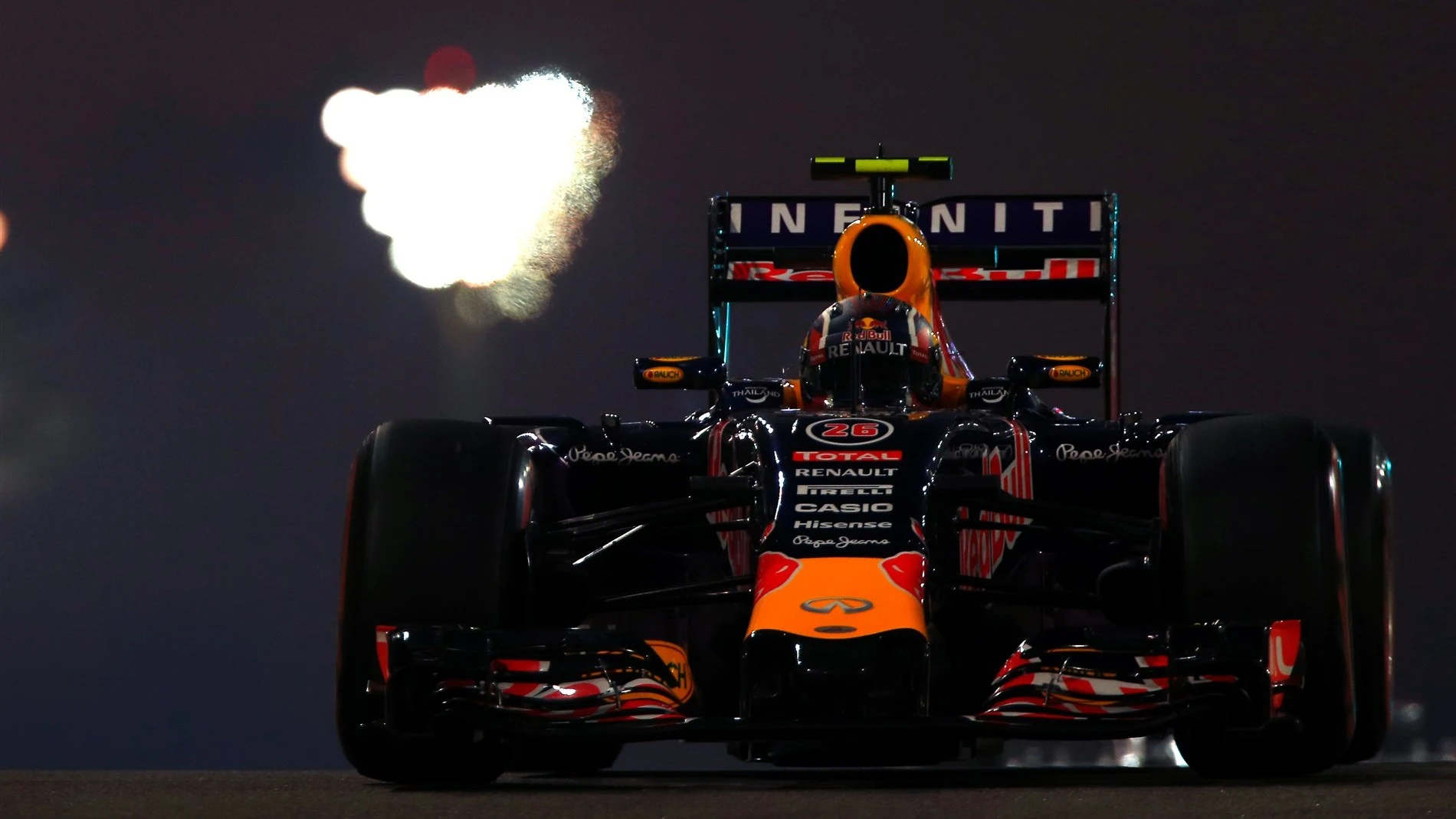 Daniil Kvyat (RUS) Red Bull Racing RB11 at Formula One World Championship, Rd19, Abu Dhabi Grand