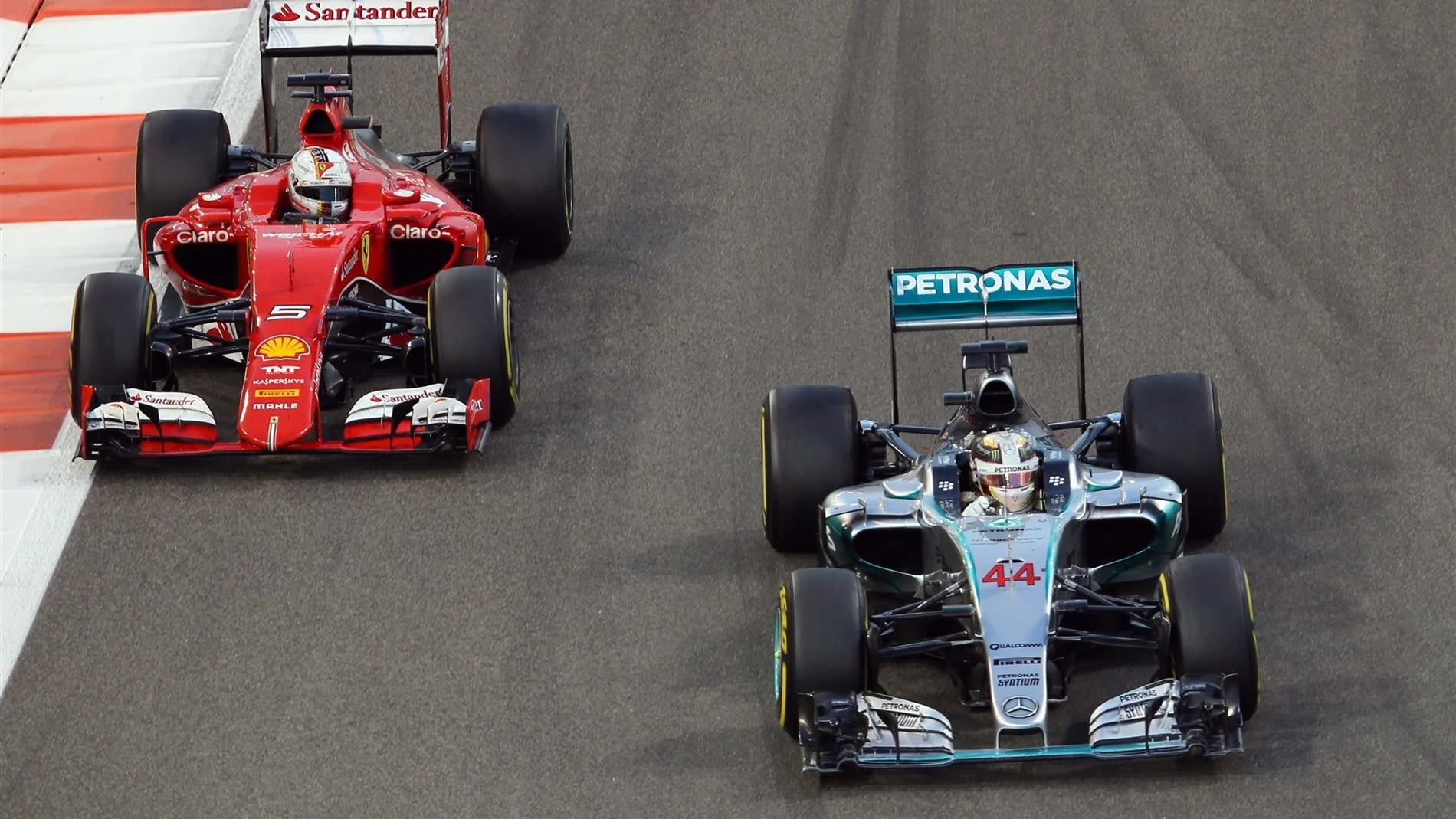 Sebastian Vettel (GER) Ferrari SF15-T and Lewis Hamilton (GBR) Mercedes AMG F1 W06 battle at