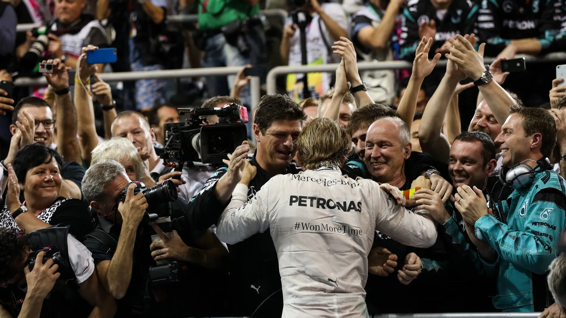 Race winner Nico Rosberg (GER) Mercedes AMG F1 celebrates in parc ferme at Formula One World Championship, Rd19, Abu Dhabi Grand Prix, Race, Yas Marina Circuit, Abu Dhabi, UAE, Sunday 29 November 2015. © Sutton Motorsport Images