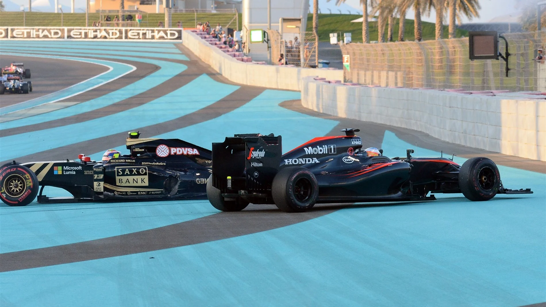 Fernando Alonso (ESP) McLaren MP4-30 and Pastor Maldonado (VEN) Lotus E23 Hybrid collide at the