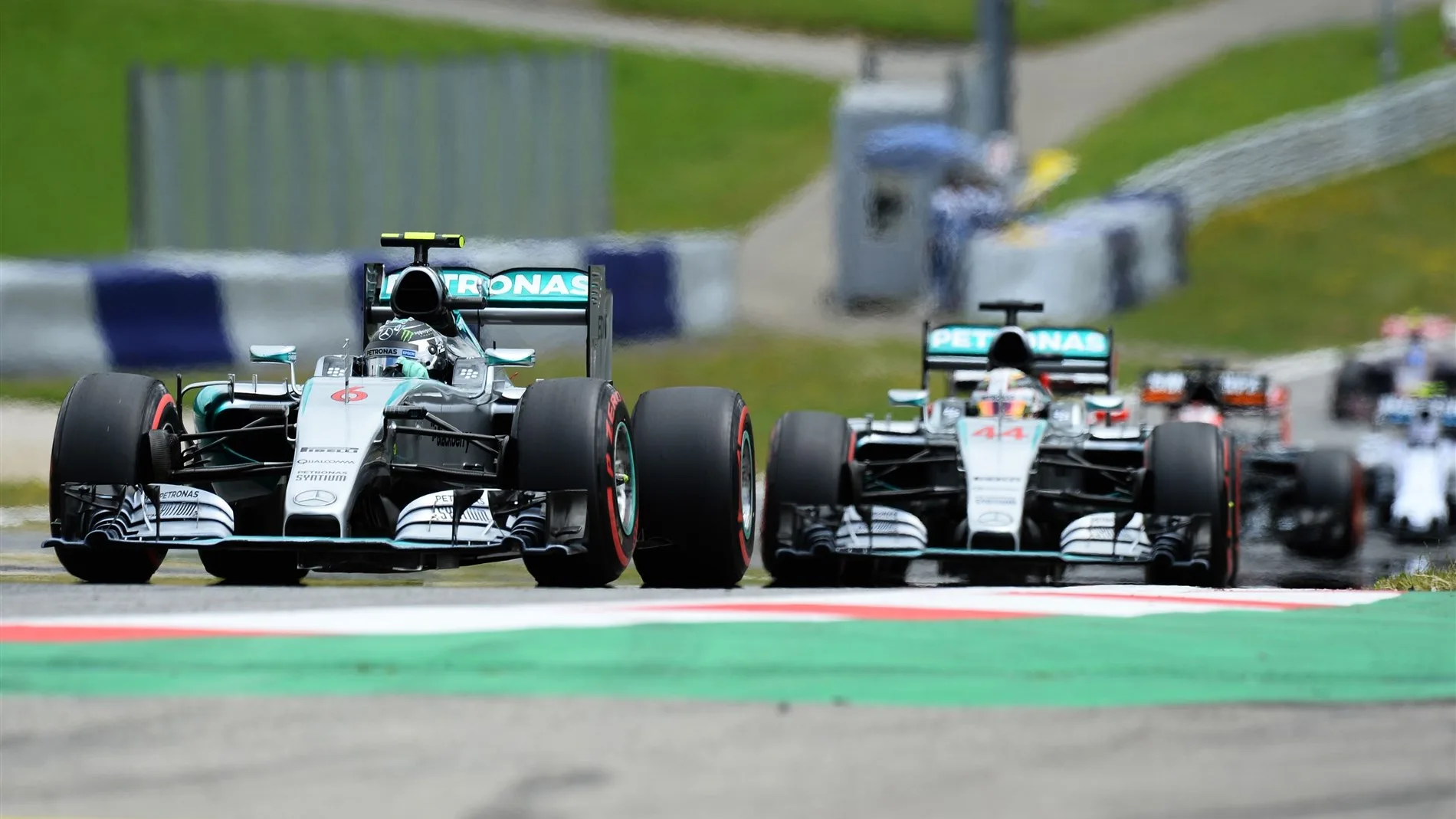 Nico Rosberg (GER) Mercedes AMG F1 W06 leads Lewis Hamilton (GBR) Mercedes AMG F1 W06 at Formula