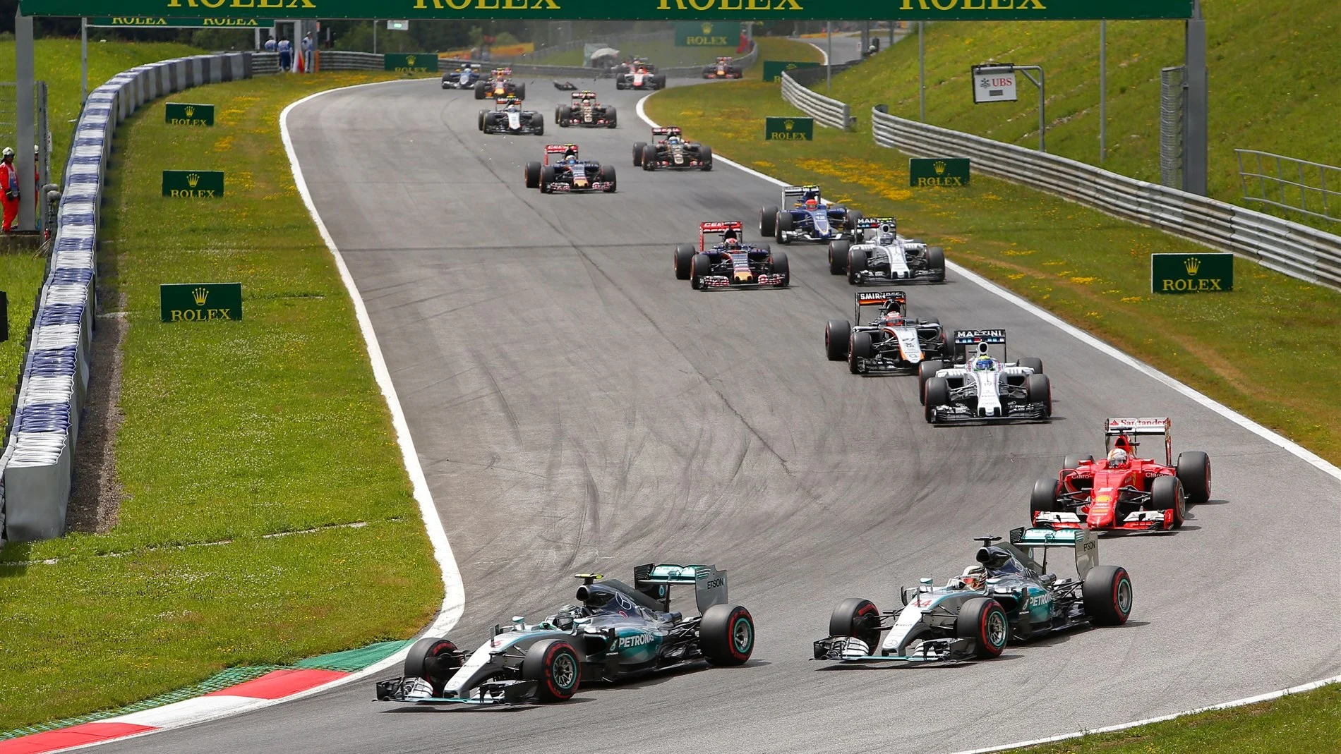 Nico Rosberg (GER) Mercedes AMG F1 W06 and Lewis Hamilton (GBR) Mercedes AMG F1 W06 at the start of