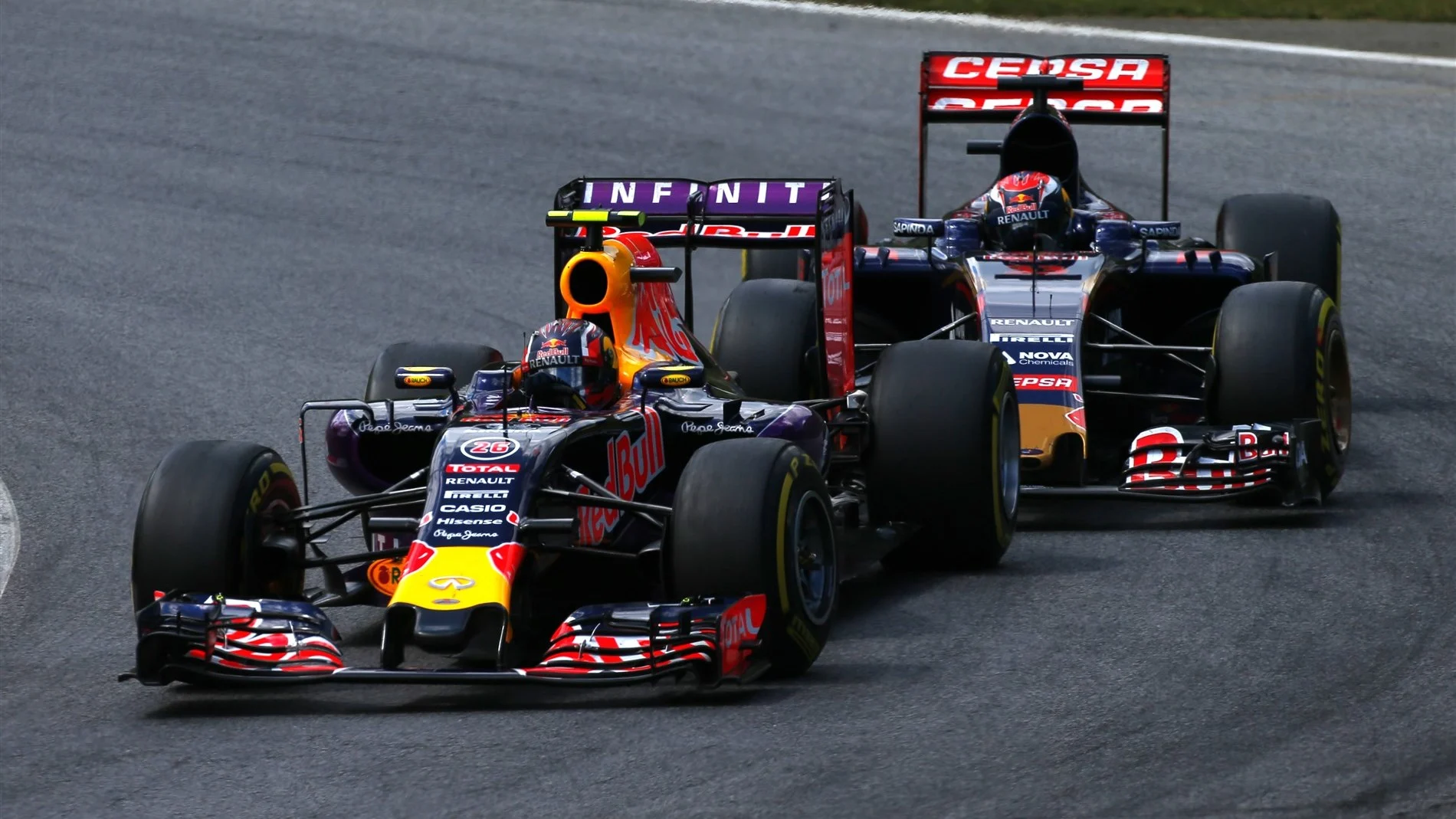 Daniil Kvyat (RUS) Red Bull Racing RB11 leads Max Verstappen (NDL) Scuderia Toro Rosso STR10 at