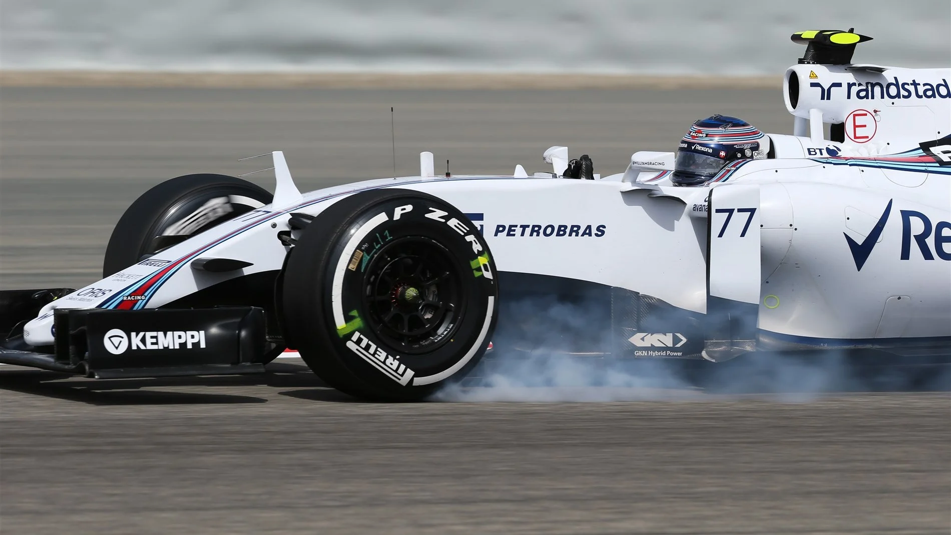 Valtteri Bottas (FIN) Williams FW37 locks up at Formula One World Championship, Rd4, Bahrain Grand