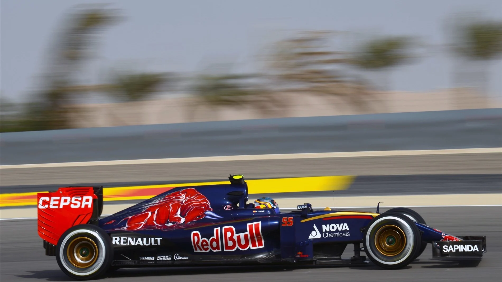 Carlos Sainz jr (ESP) Scuderia Toro Rosso STR10 at Formula One World Championship, Rd4, Bahrain Grand Prix Qualifying, Bahrain International Circuit, Sakhir, Bahrain, Saturday 18  April 2015. © Sutton Motorsport Images