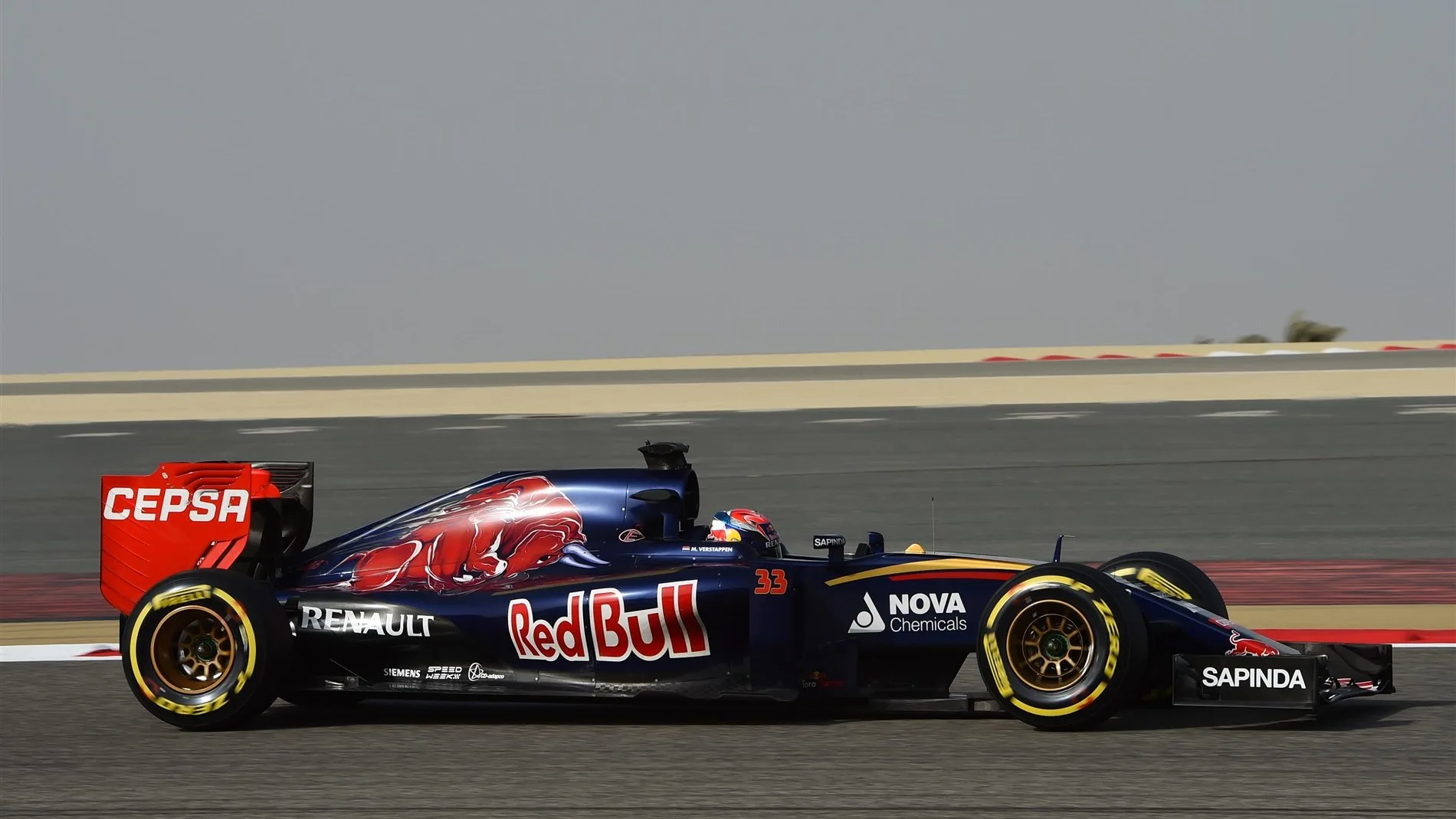 Max Verstappen (NDL) Scuderia Toro Rosso STR10 at Formula One World Championship, Rd4, Bahrain Grand Prix Qualifying, Bahrain International Circuit, Sakhir, Bahrain, Saturday 18  April 2015. © Sutton Motorsport Images
